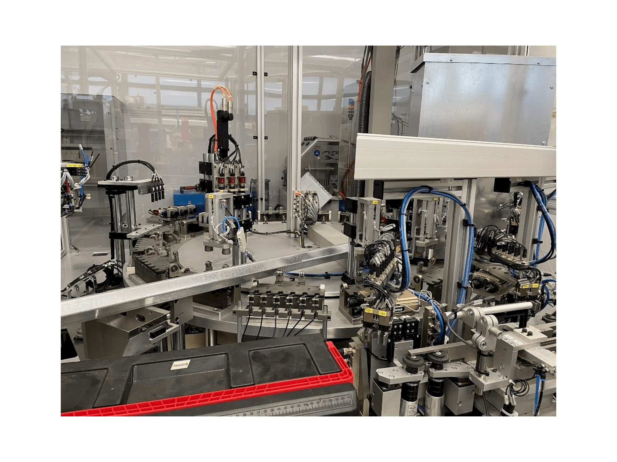 Čelní pohled na TEAM AUTOMATION BERLIN Tattoo Needle Testing System stroj