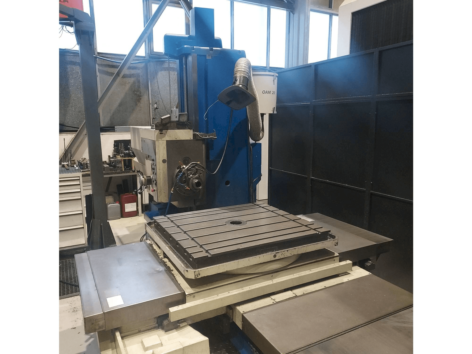 Čelní pohled na TOS WH 10 CNC stroj