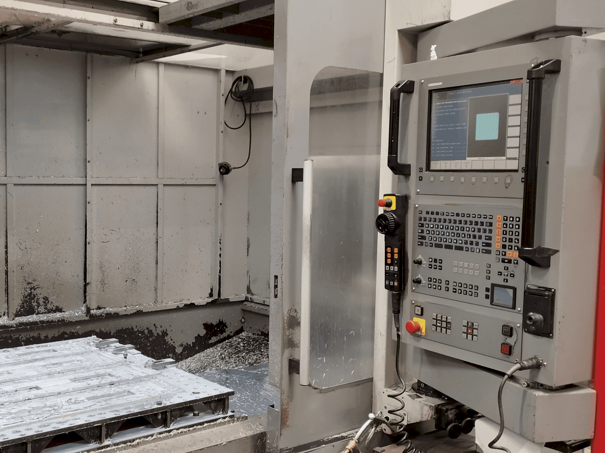 Čelní pohled na Leadwell V80I stroj