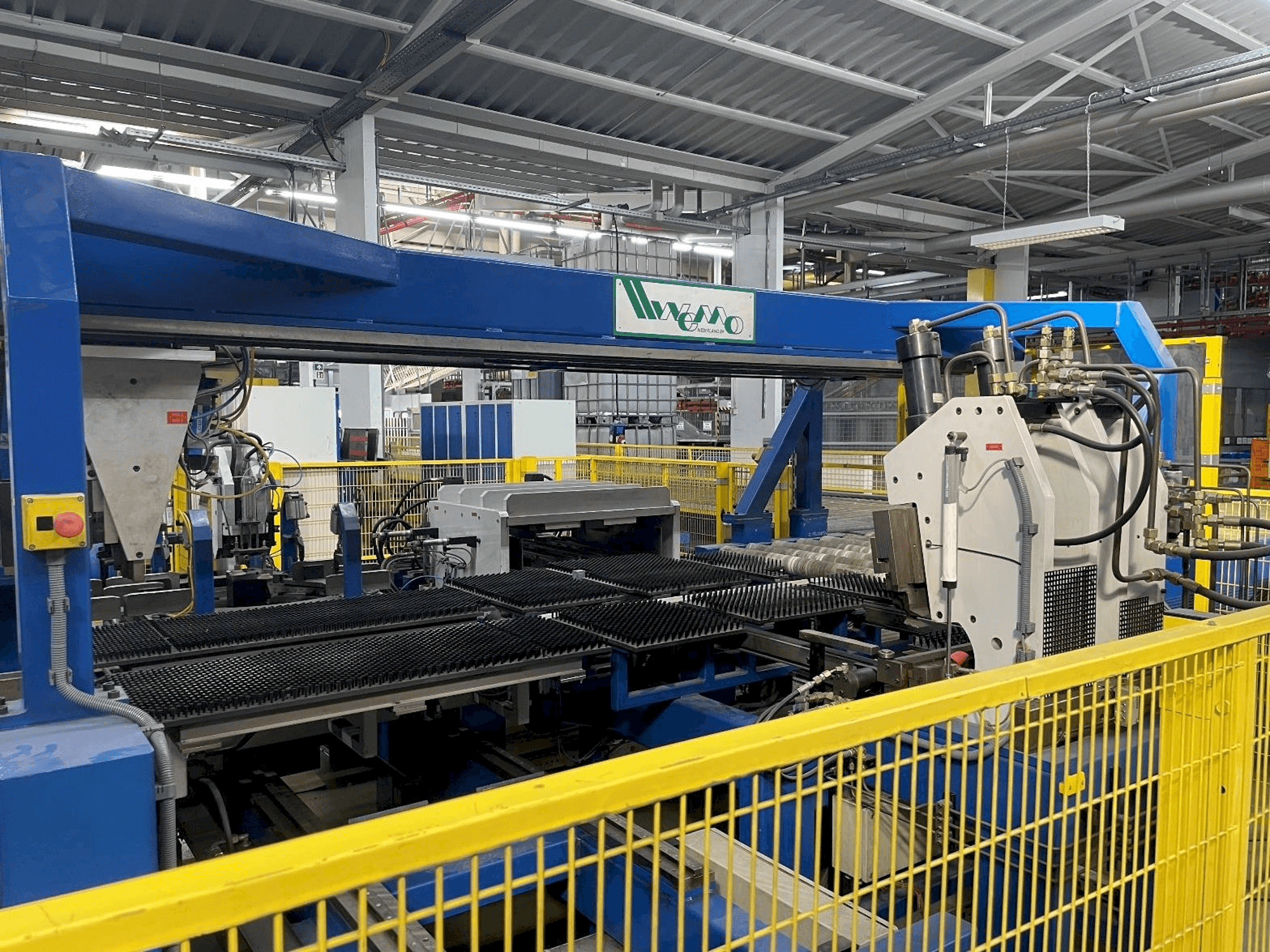 Čelní pohled na WEMO Punching-Bending-System stroj