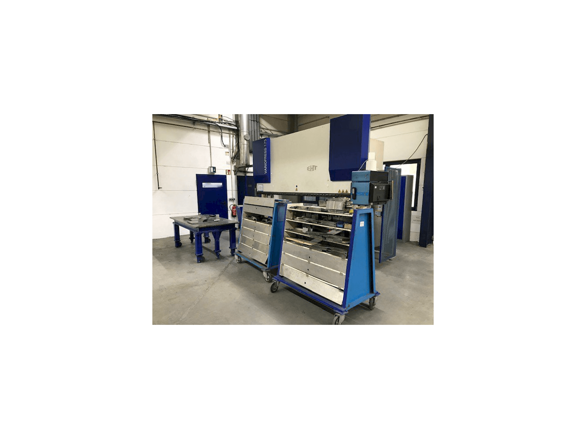 Čelní pohled na EHT VARIOPRESS 175-4050 stroj