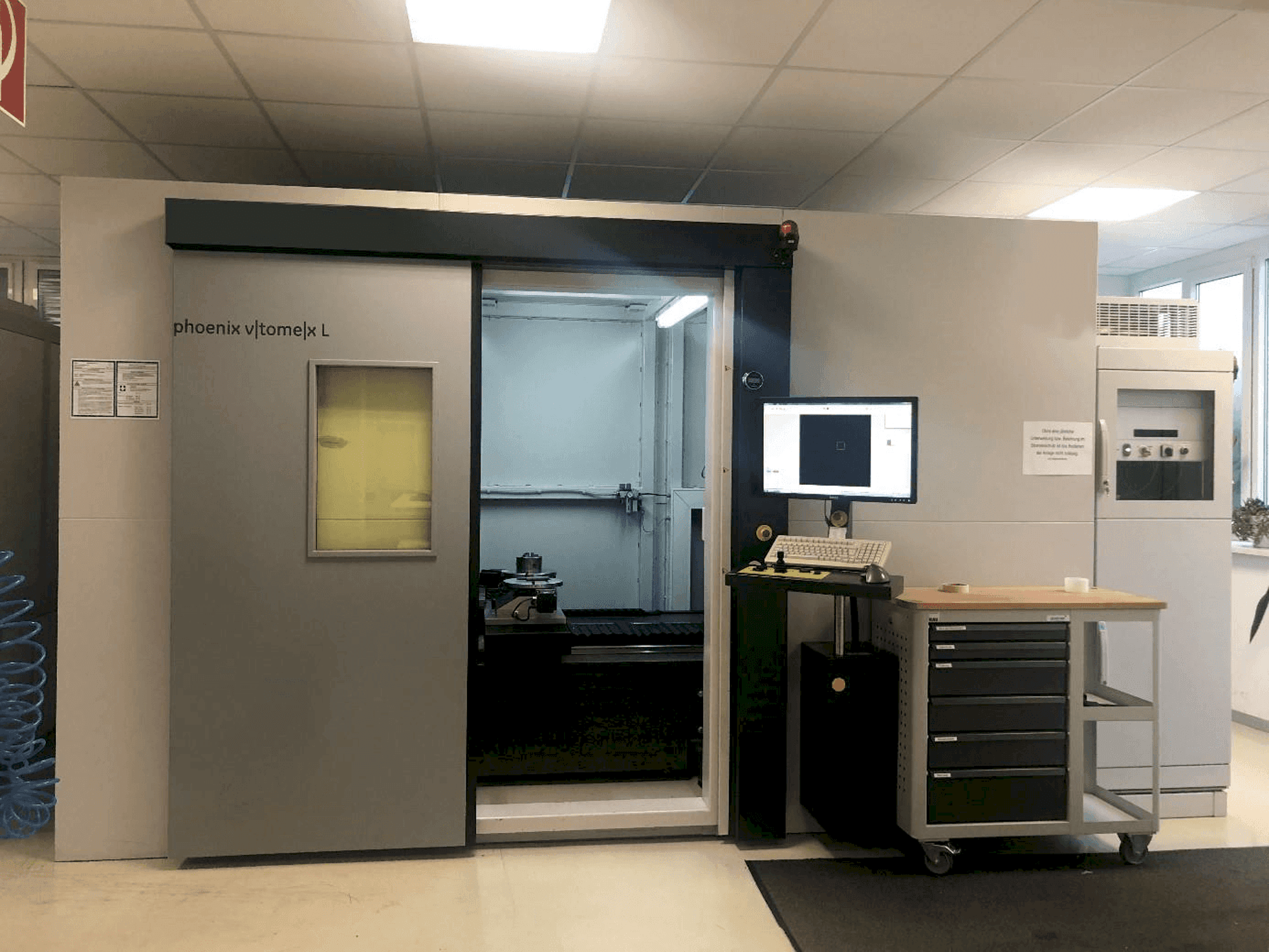 Čelní pohled na Phoenix V|tome|x L 240 stroj