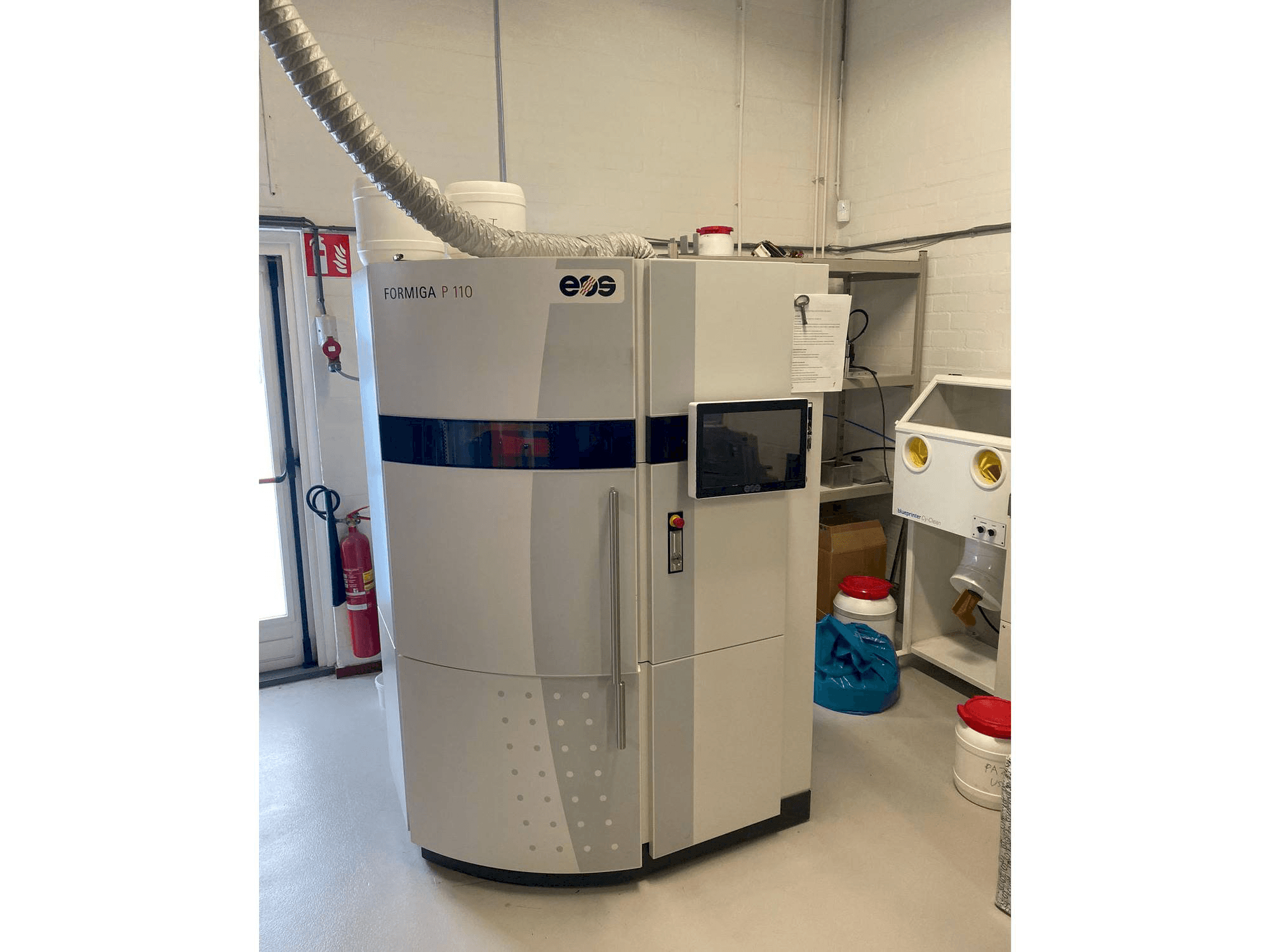 Čelní pohled na EOS Formiga P 110 stroj
