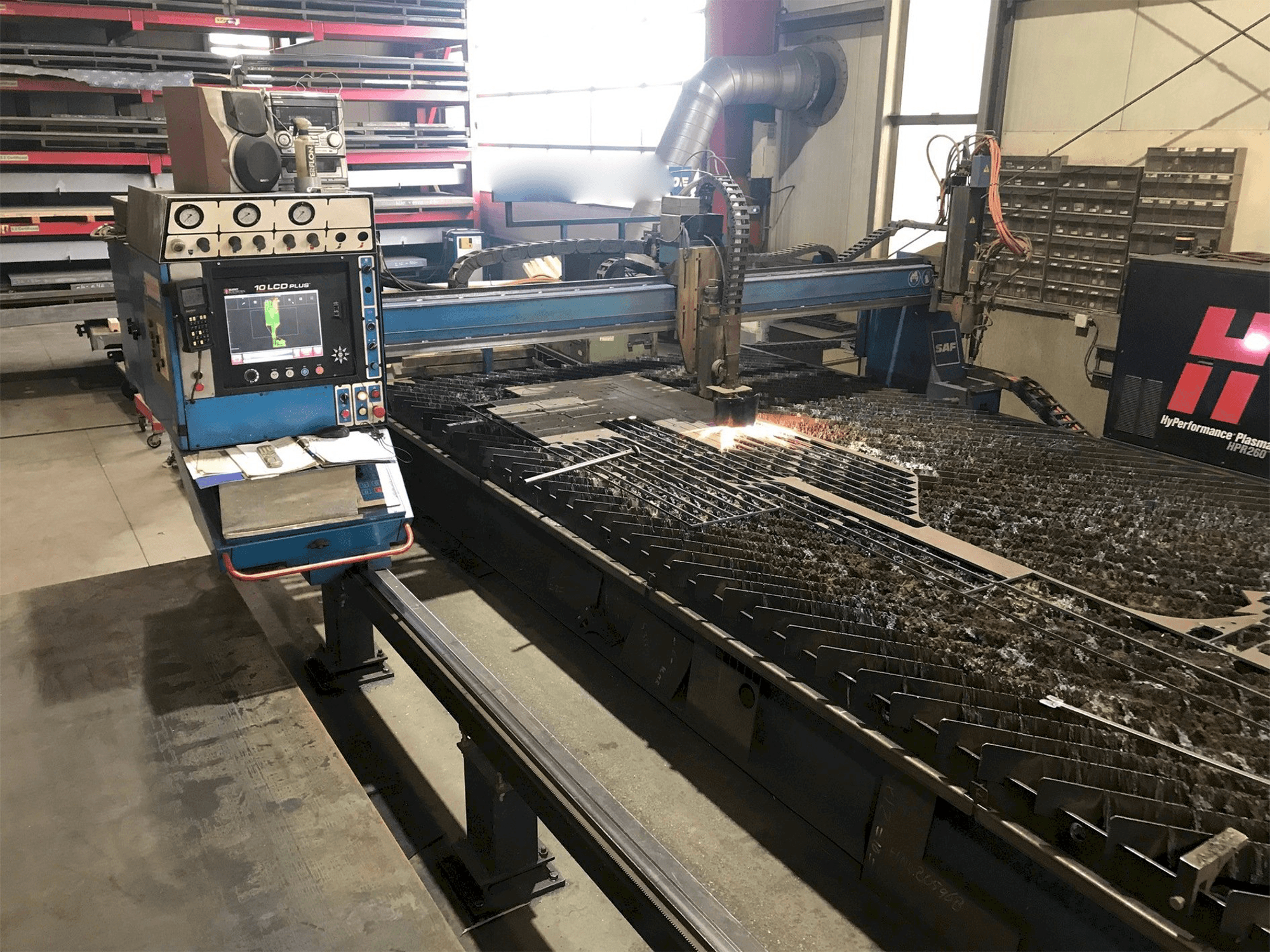 Čelní pohled na SAF Oxytome B30E stroj