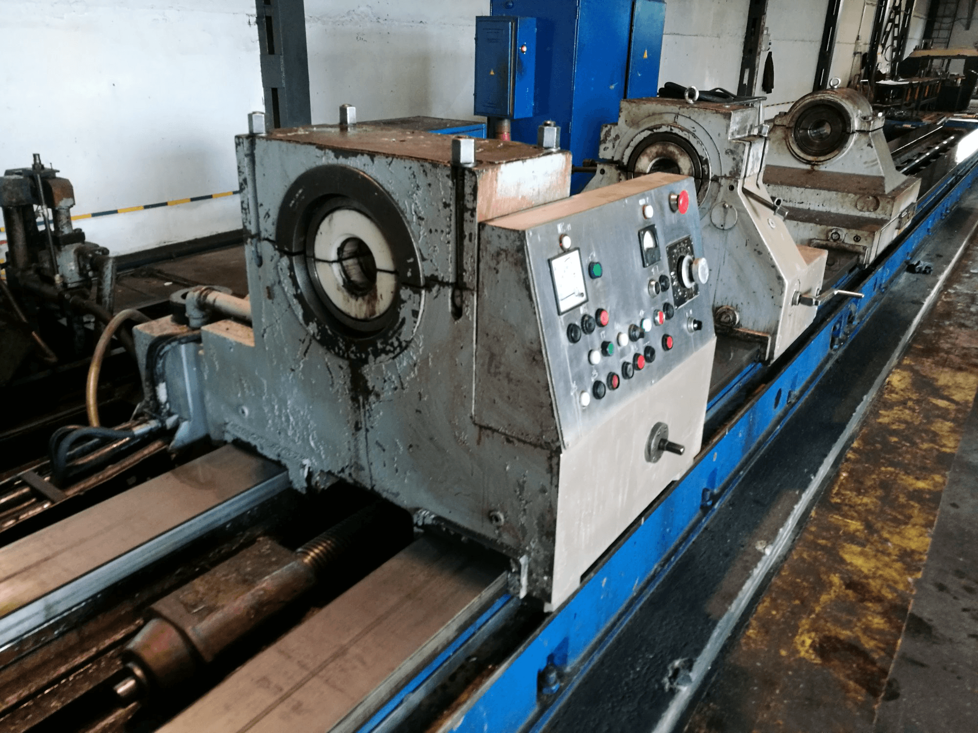 Čelní pohled na Ryazan PT 403 stroj