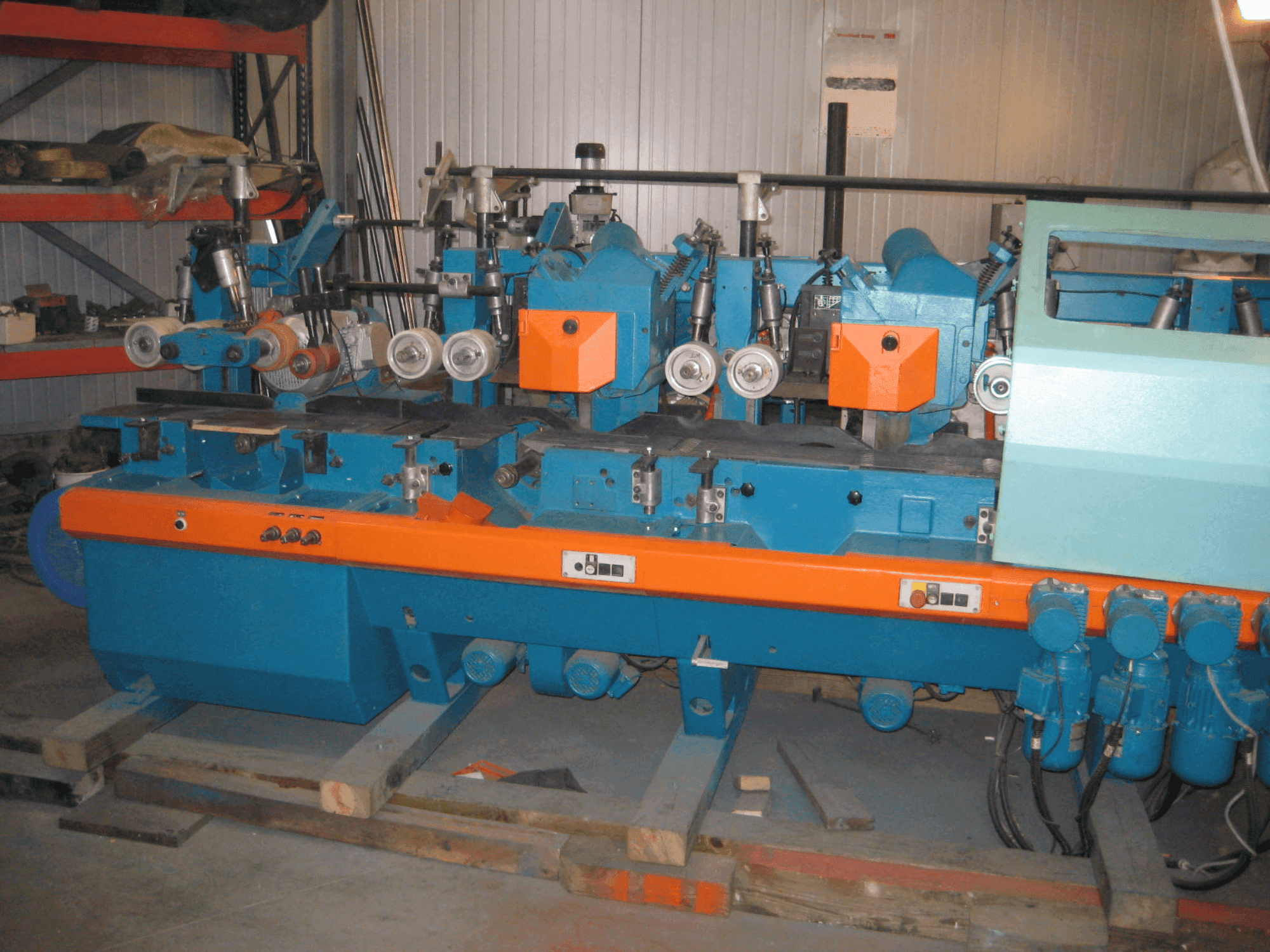 Čelní pohled na WEINIG / DIMTER U23 stroj