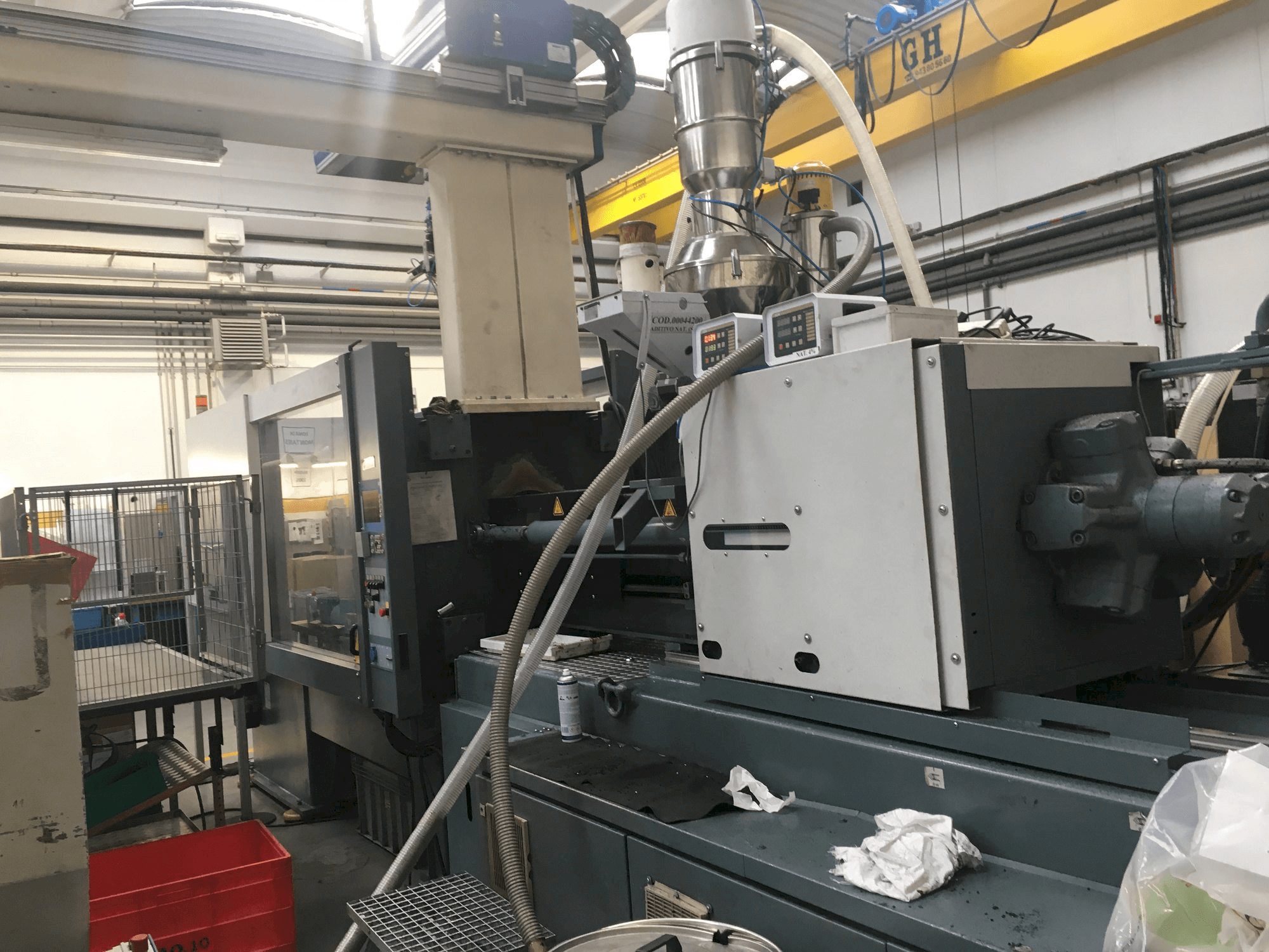 Čelní pohled na Battenfeld BA 3500/1900 BK stroj