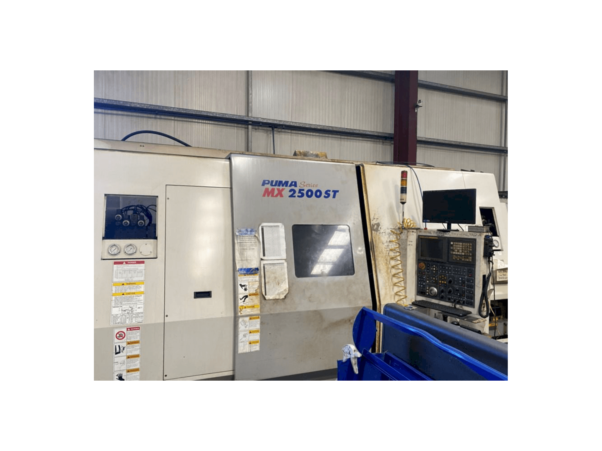 Čelní pohled na DAEWOO PUMA MX2500ST stroj