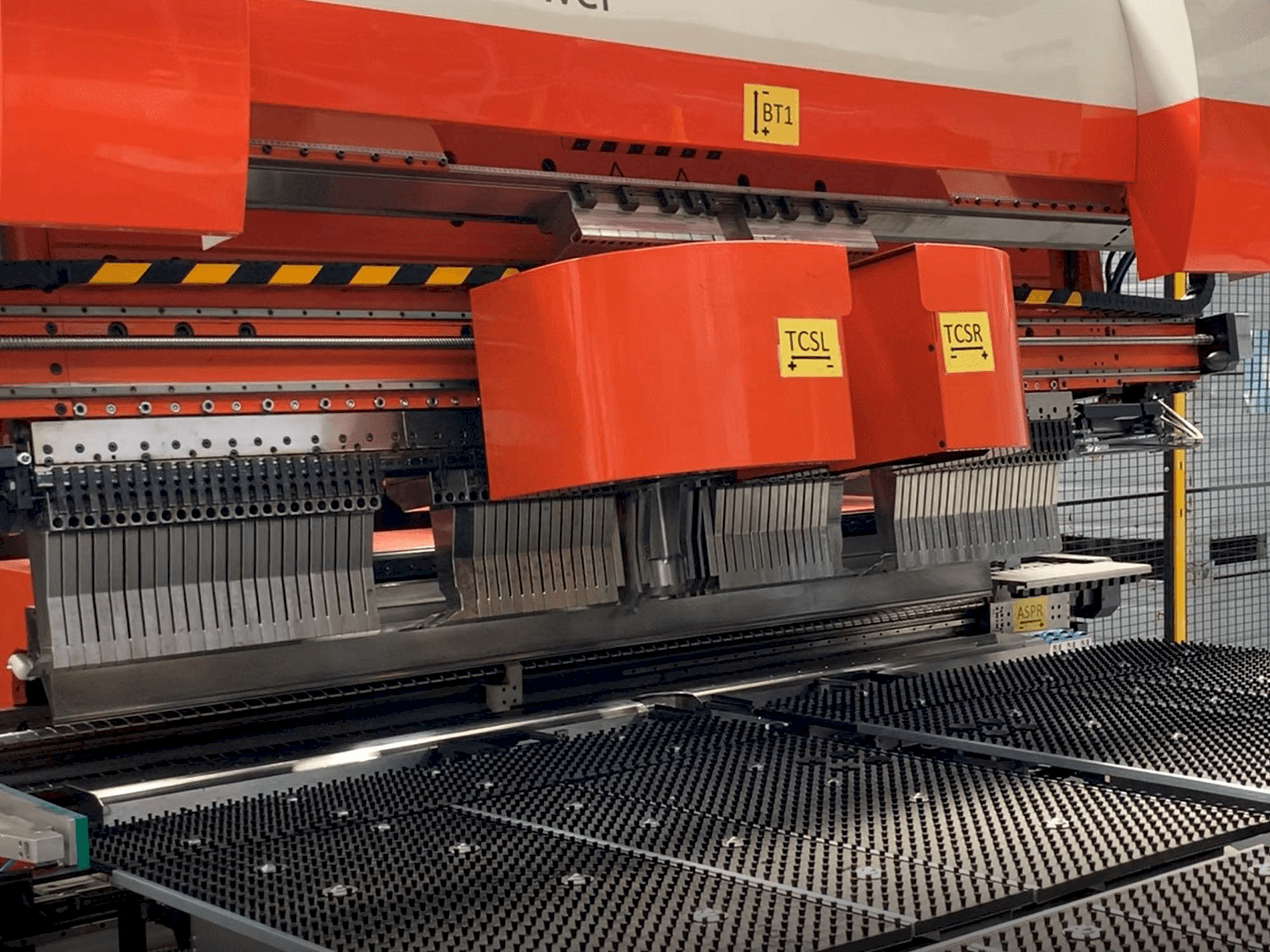 Čelní pohled na Prima Power PSBB stroj