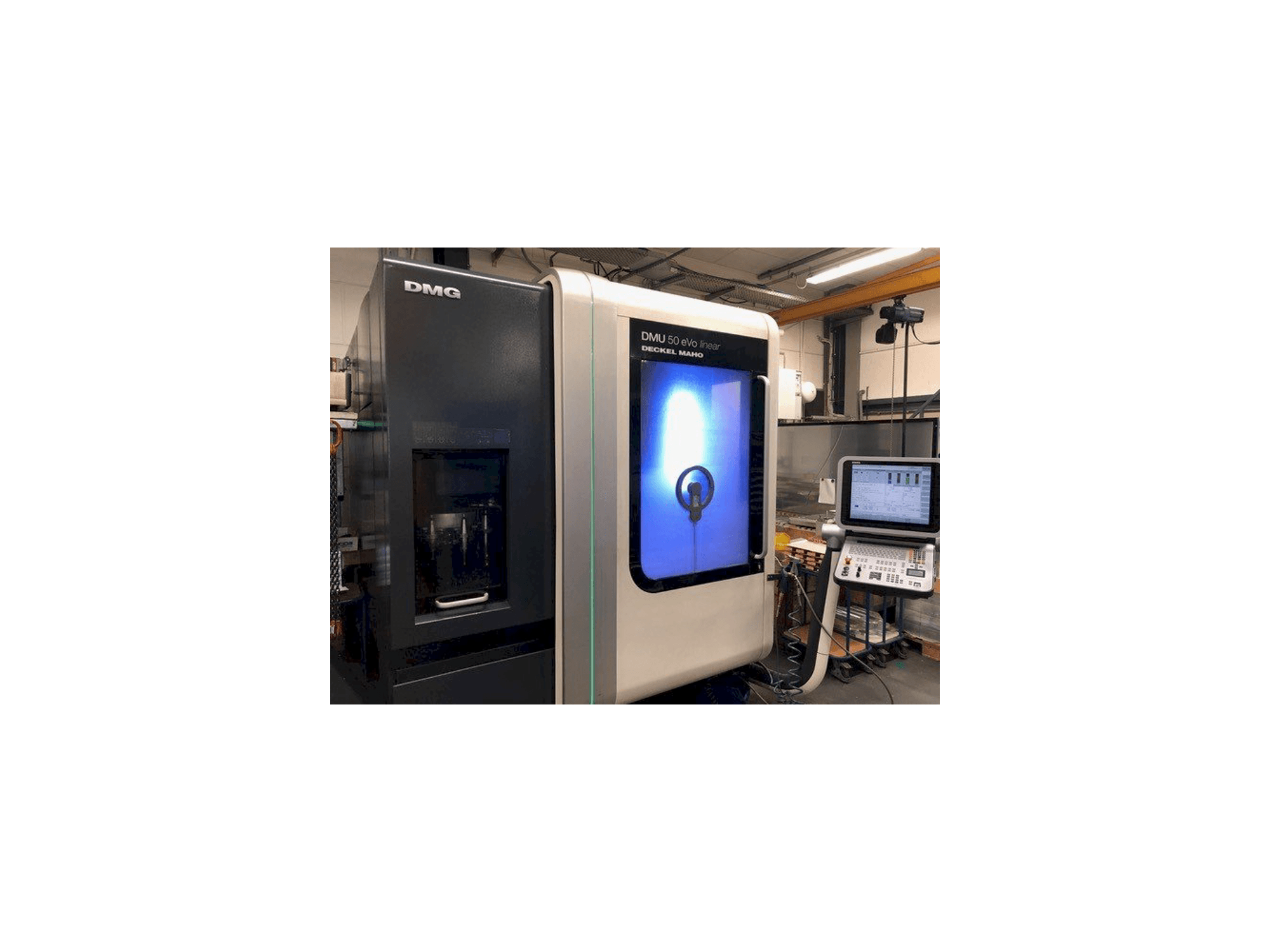 Čelní pohled na DECKEL MAHO DMU 50 eVo Linear stroj