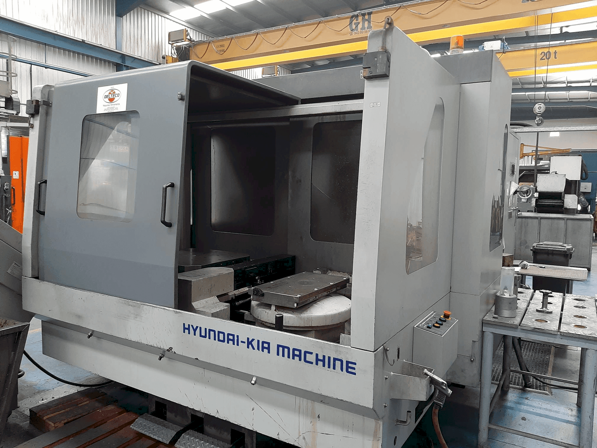 Čelní pohled na Hyundai KH-63G stroj