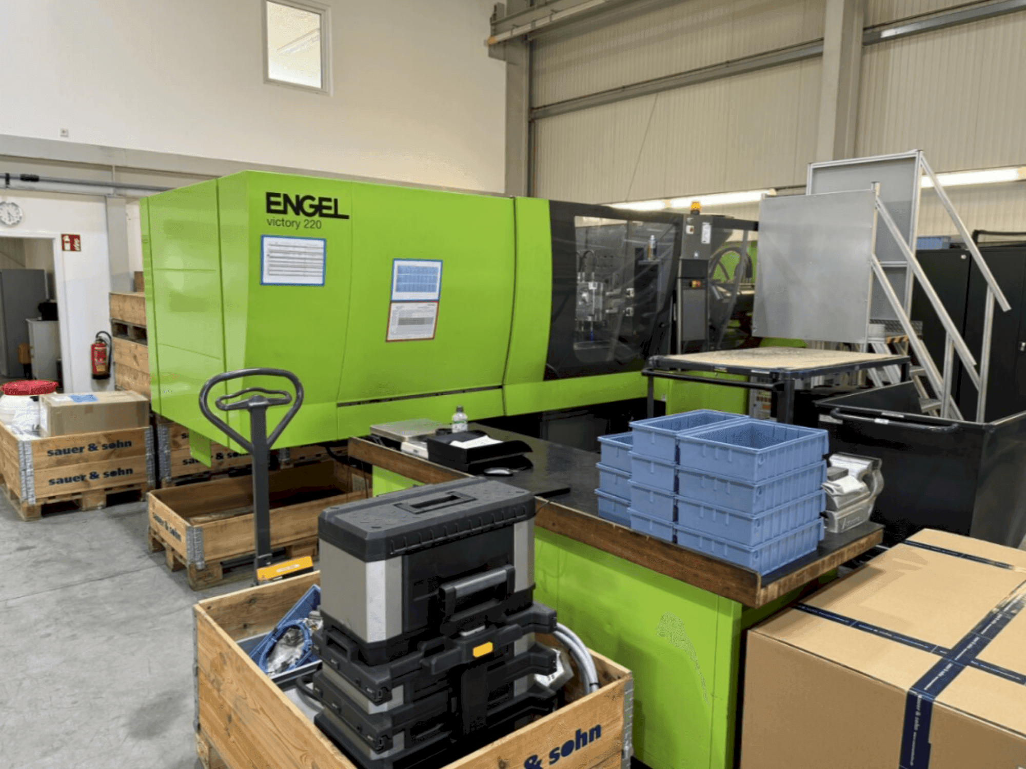 Čelní pohled na Engel Victory 750 / 220 spex stroj
