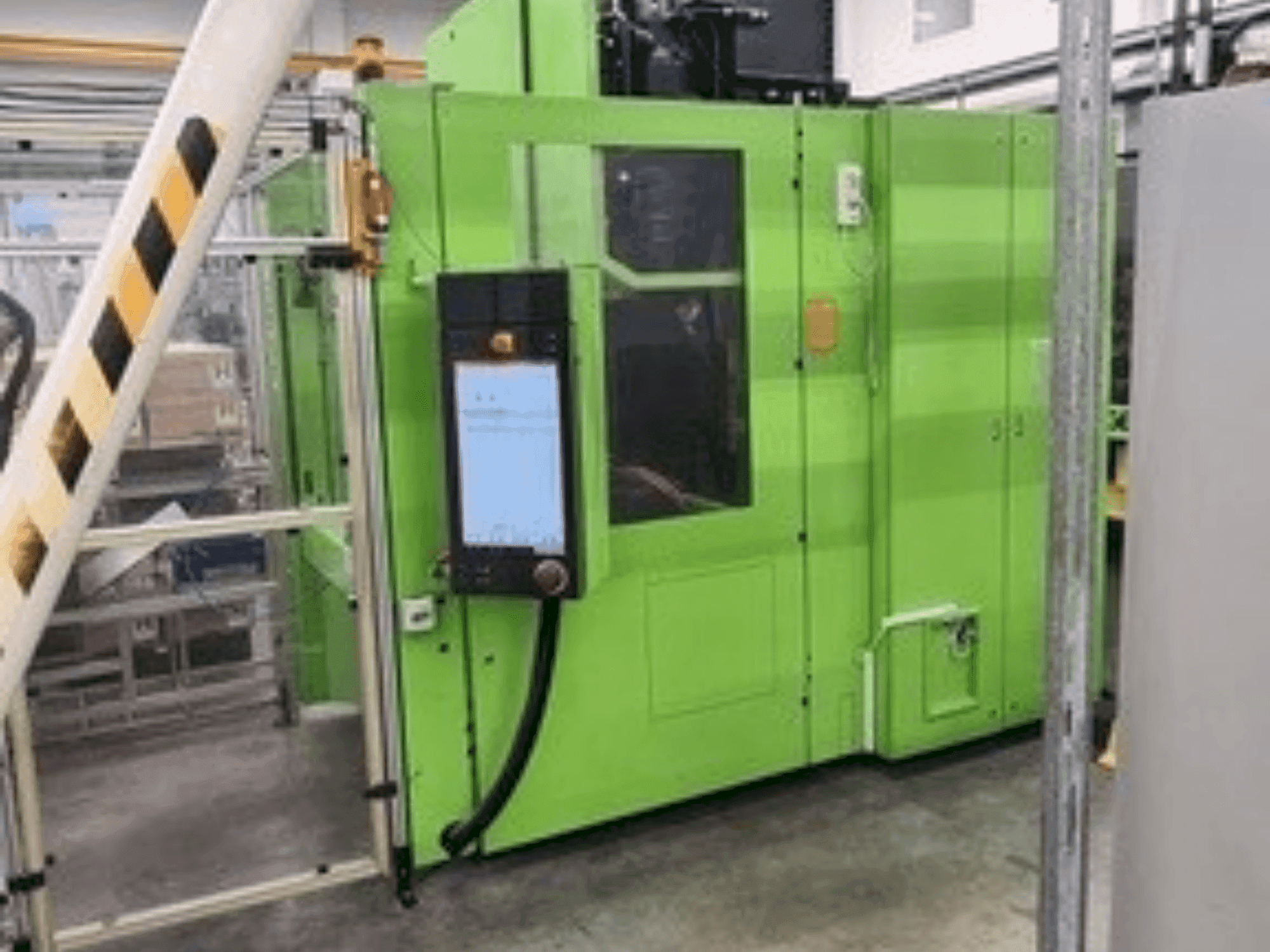 Čelní pohled na Engel Insert Rotary 200V/100 stroj