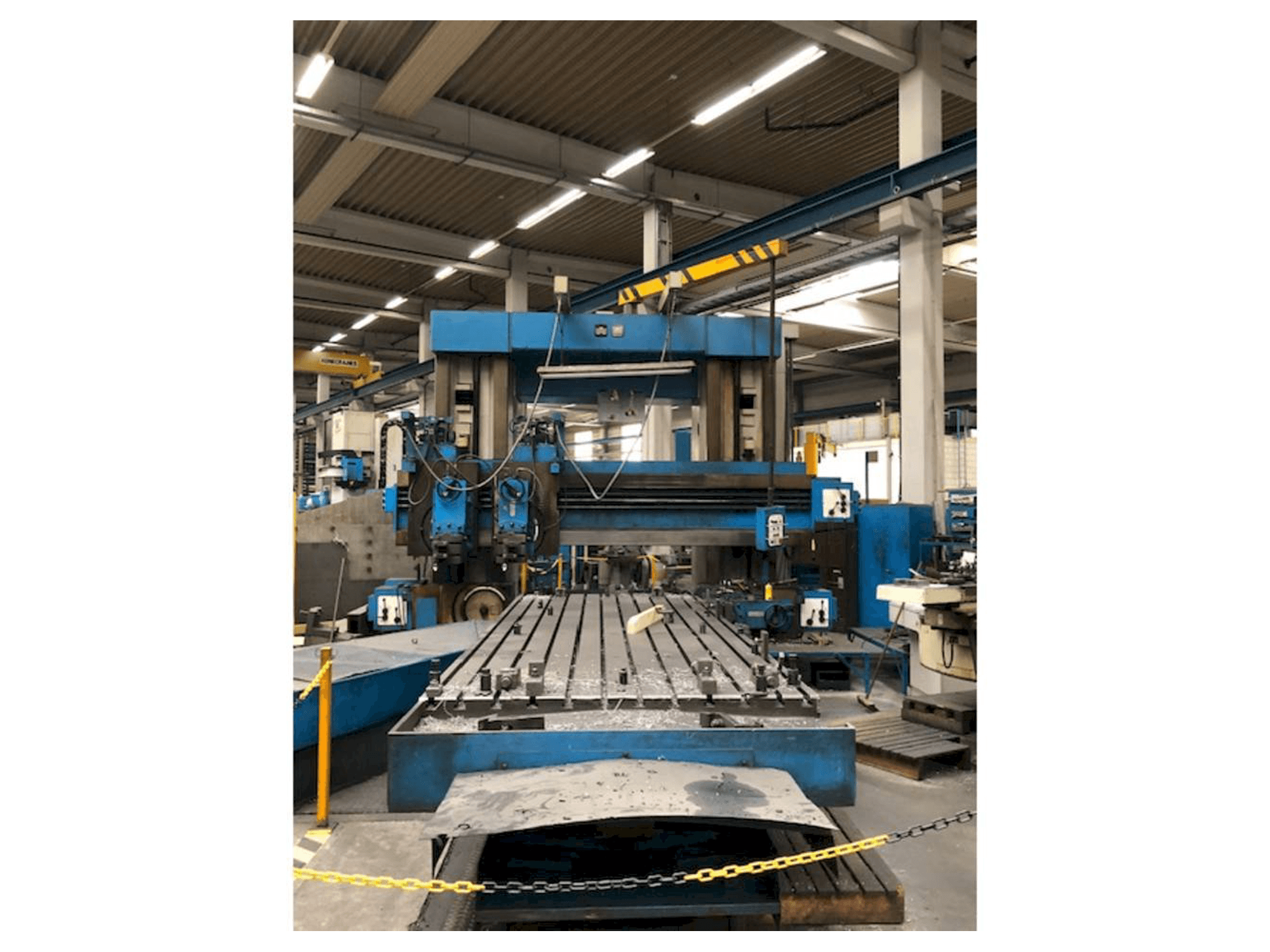 Čelní pohled na SHV FELD12 Q251 stroj