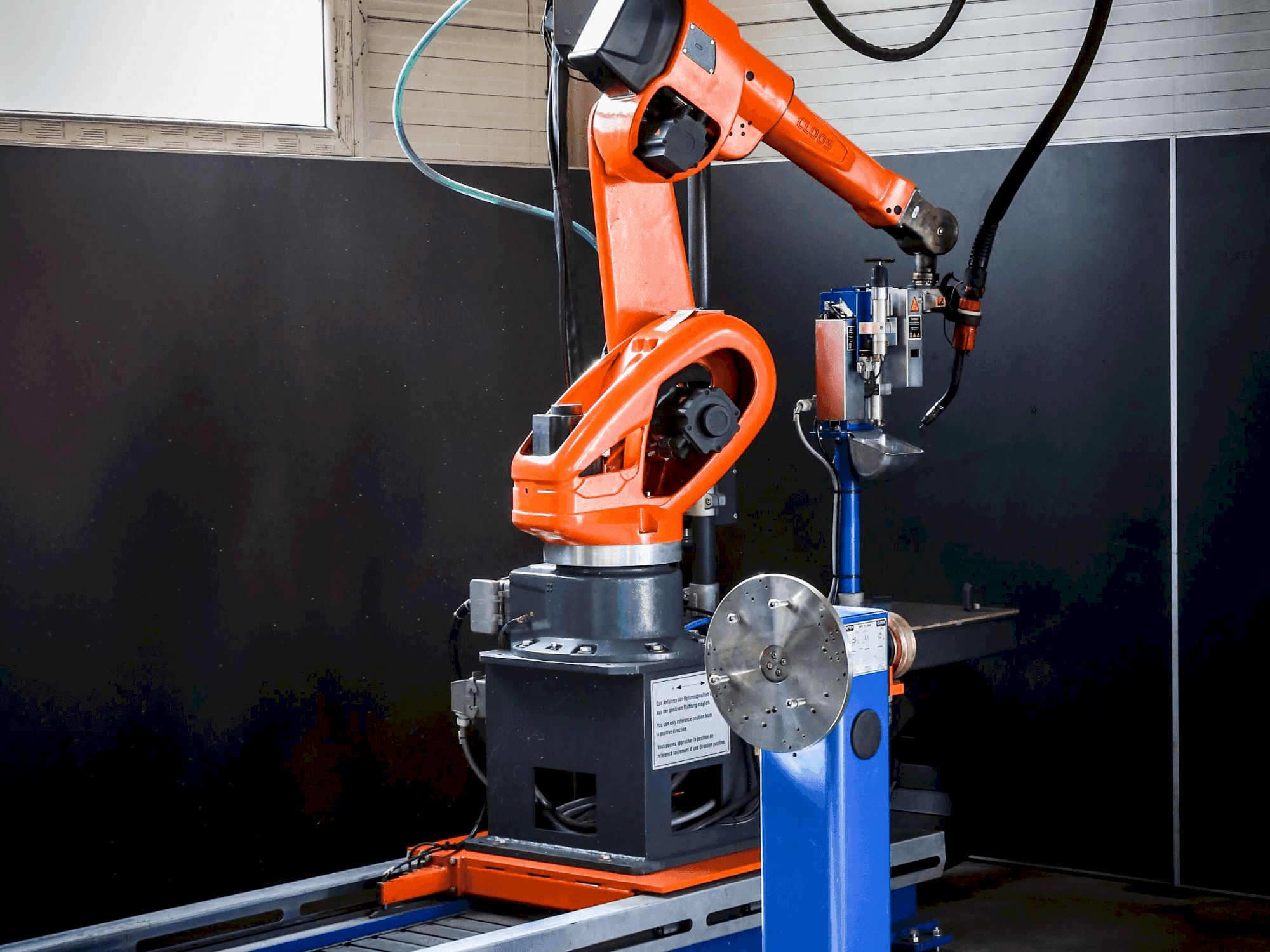 Čelní pohled na CLOOS QRC 350 QIROX stroj