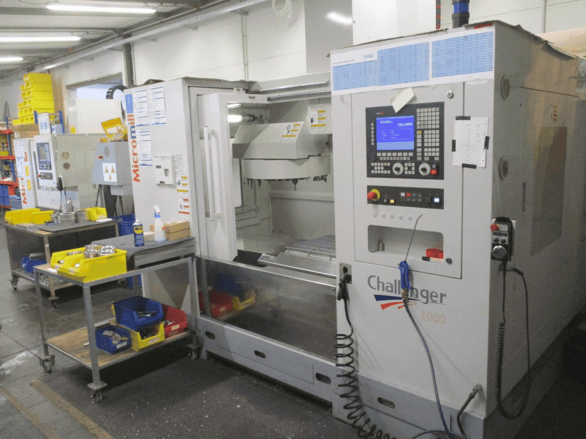 Čelní pohled na BUFFALO Micromill Challenger MM-1000 stroj