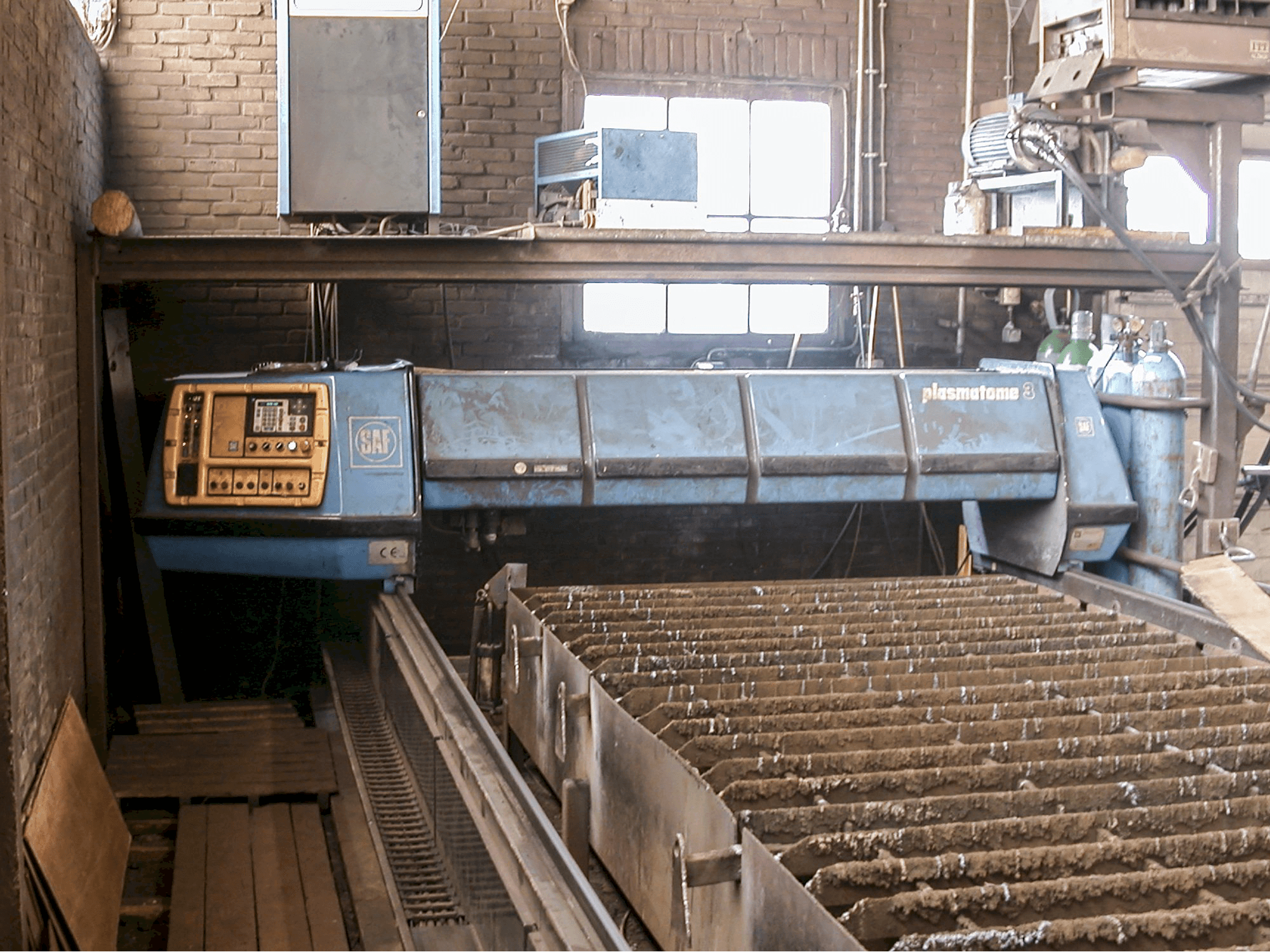 Čelní pohled na SAF PLASMATOME 3 stroj