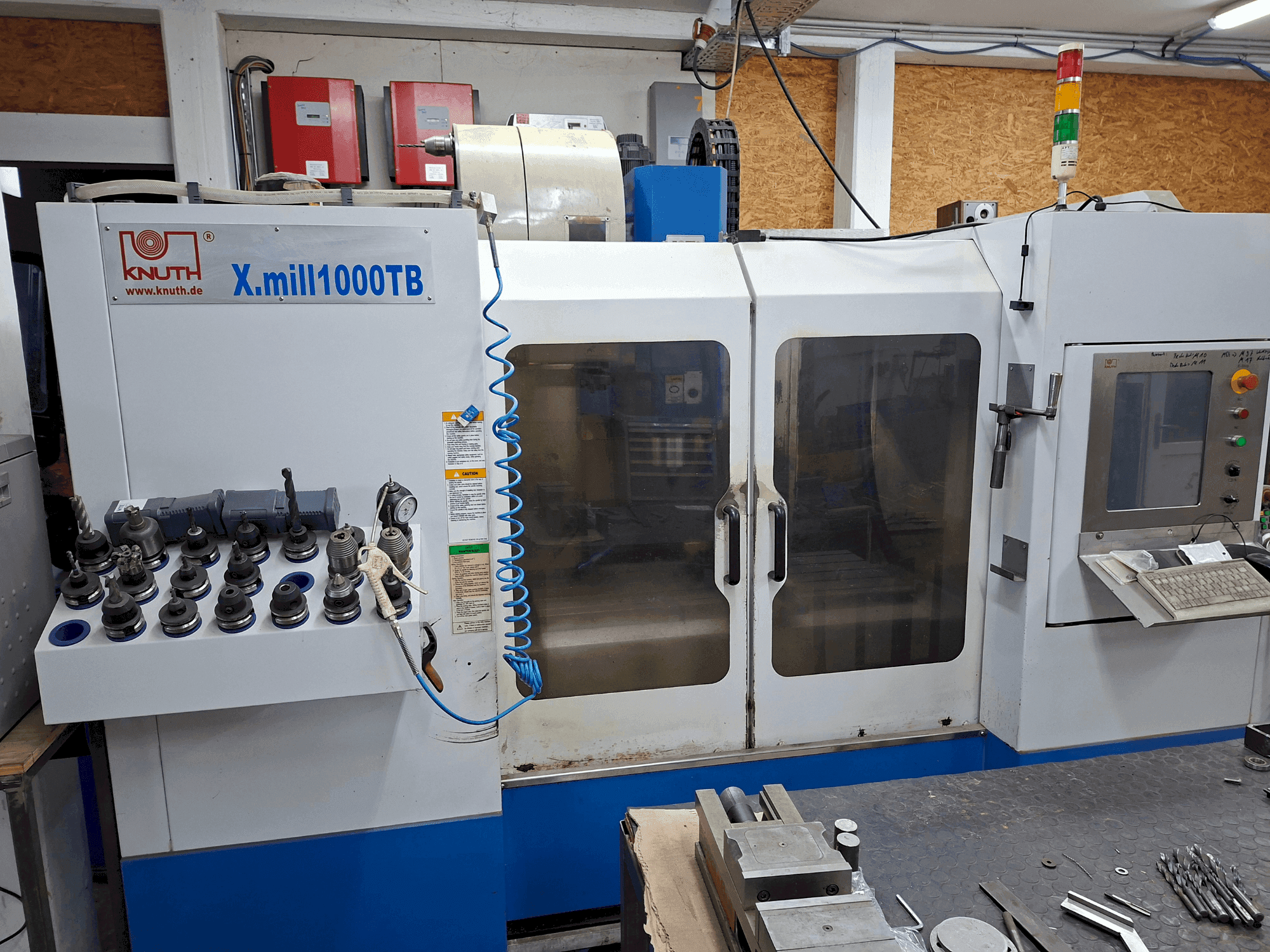 Čelní pohled na KNUTH XMill 1000 TB stroj
