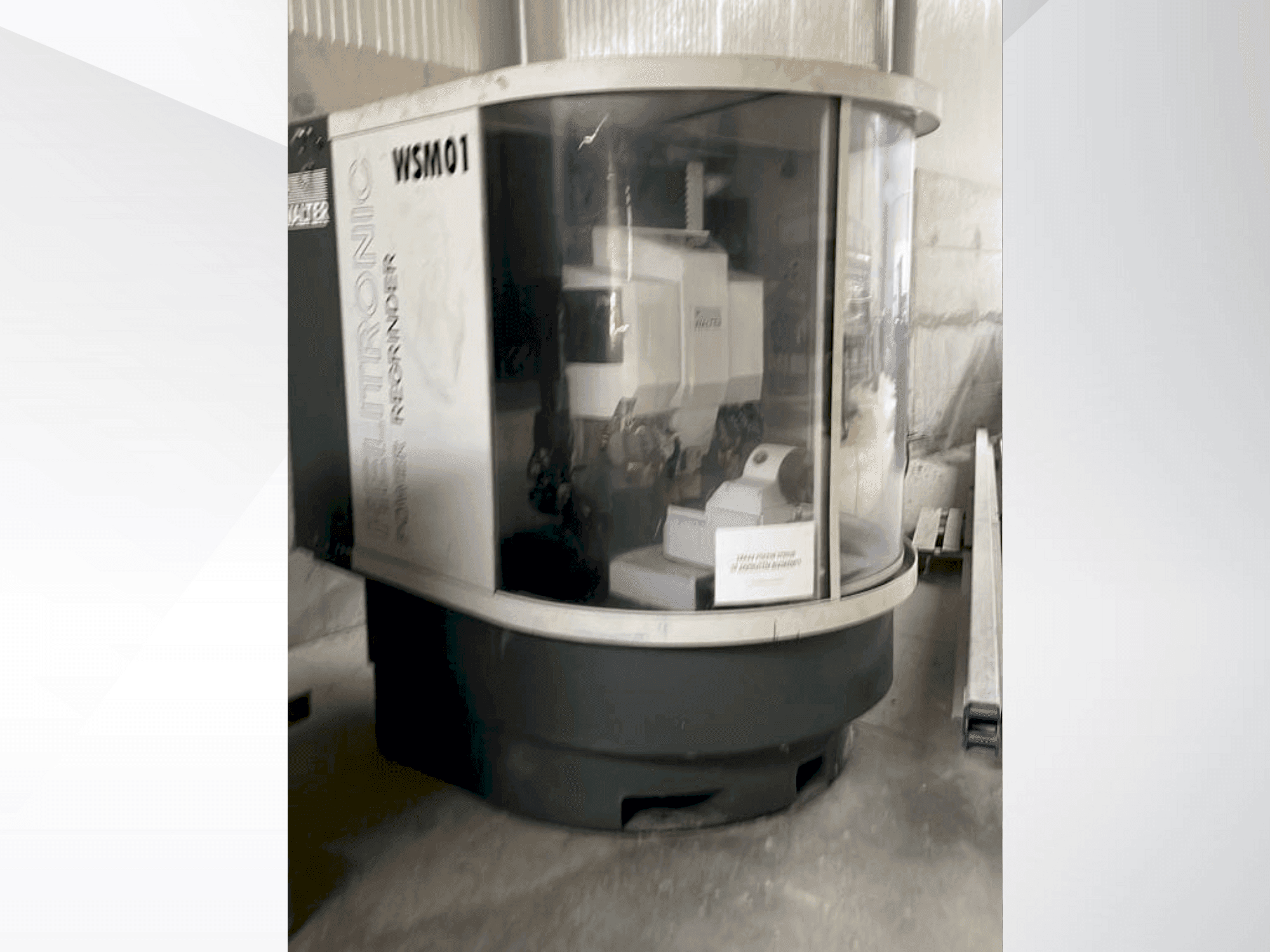 Čelní pohled na WALTER Helitronic Power Regrinder stroj