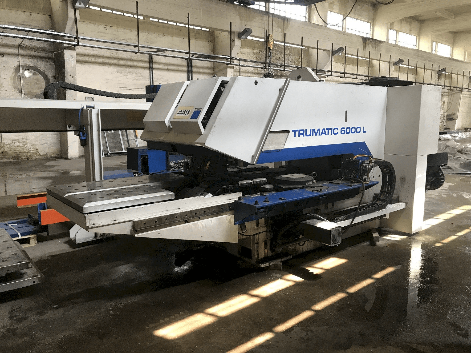 Čelní pohled na Trumpf TRUMATIC 6000 L (2002) stroj