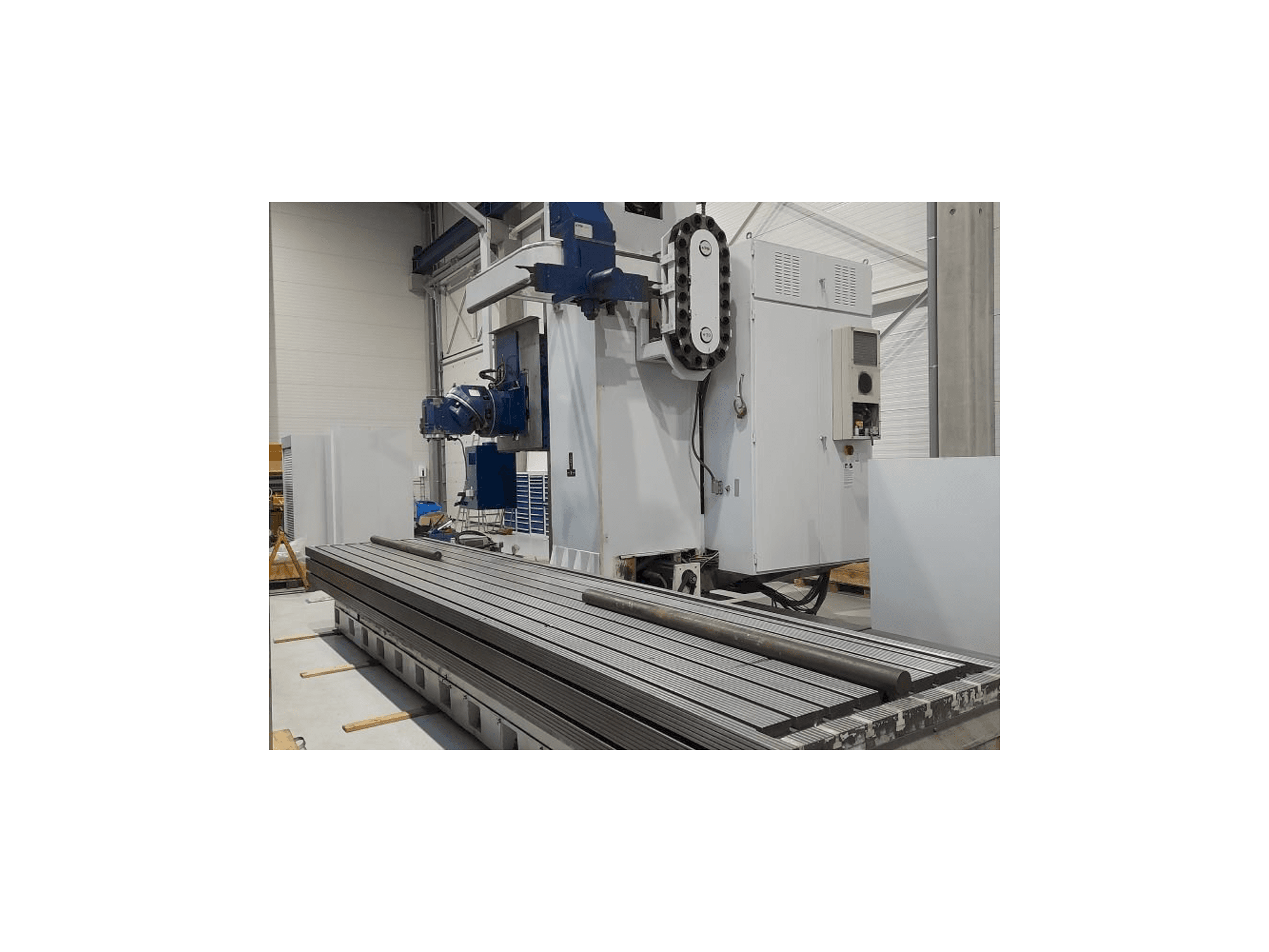 Čelní pohled na CME FCM 6000 stroj