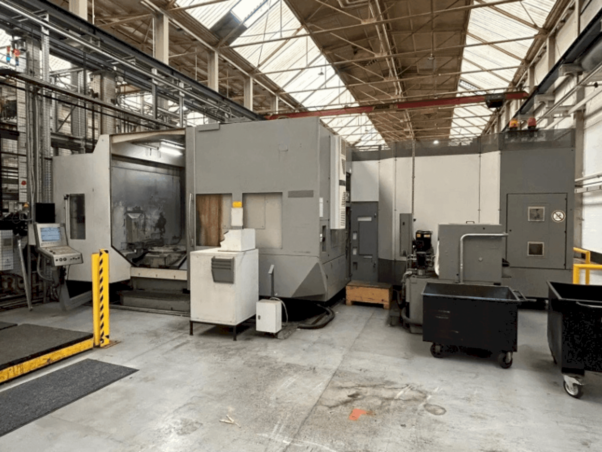 Čelní pohled na DMG DMC 100 H stroj