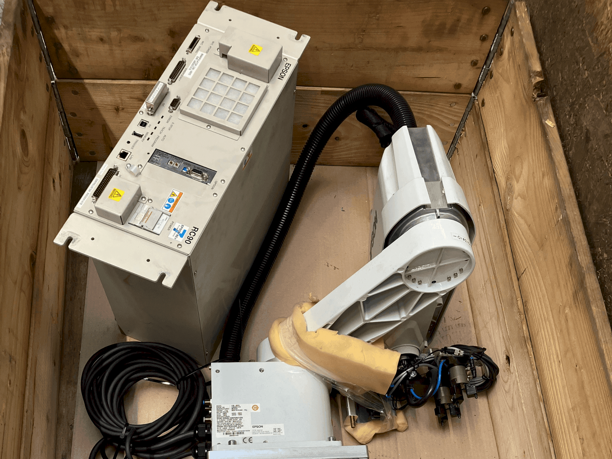 Čelní pohled na EPSON LS3-401S stroj