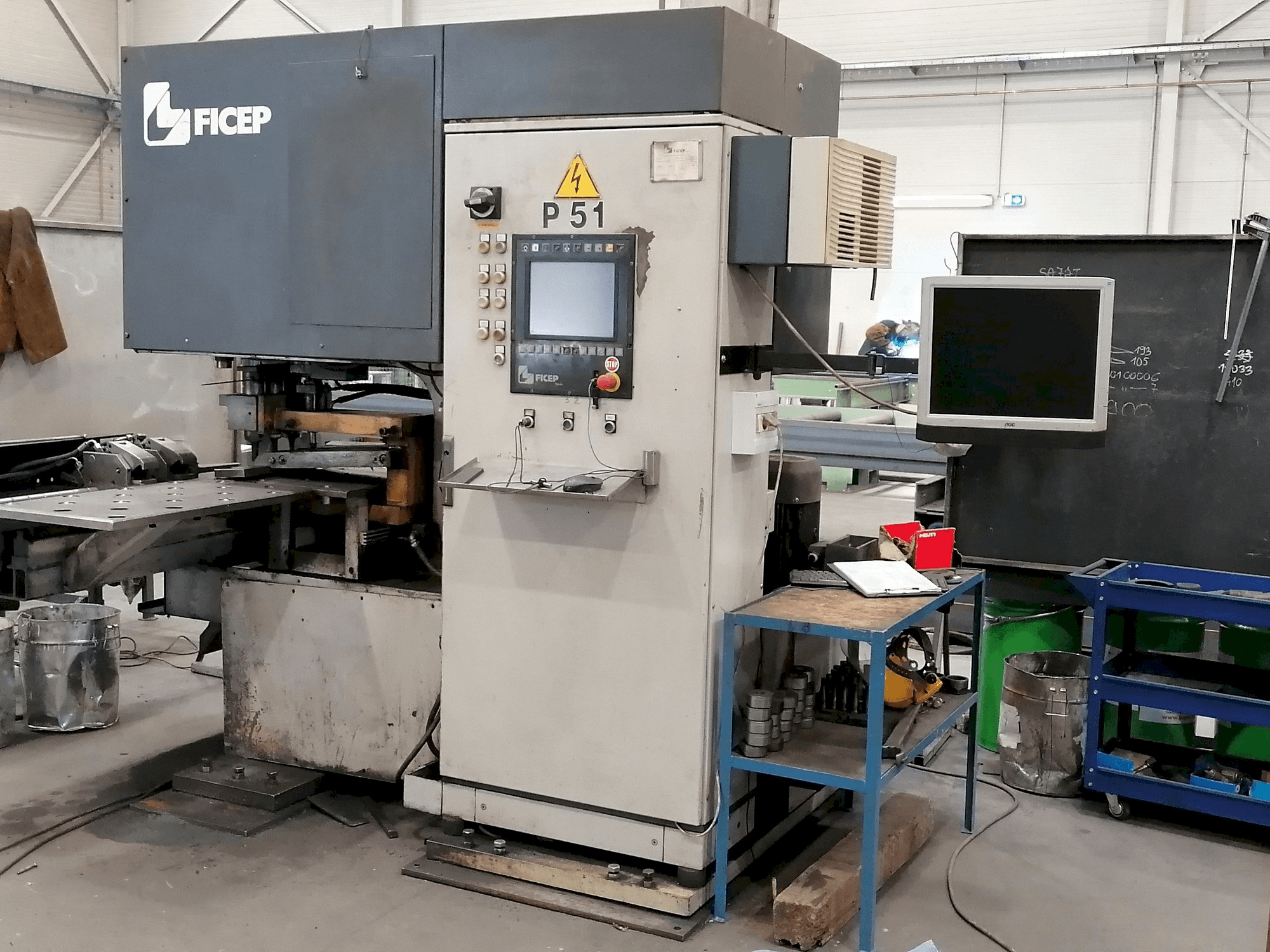 Čelní pohled na FICEP P51 stroj