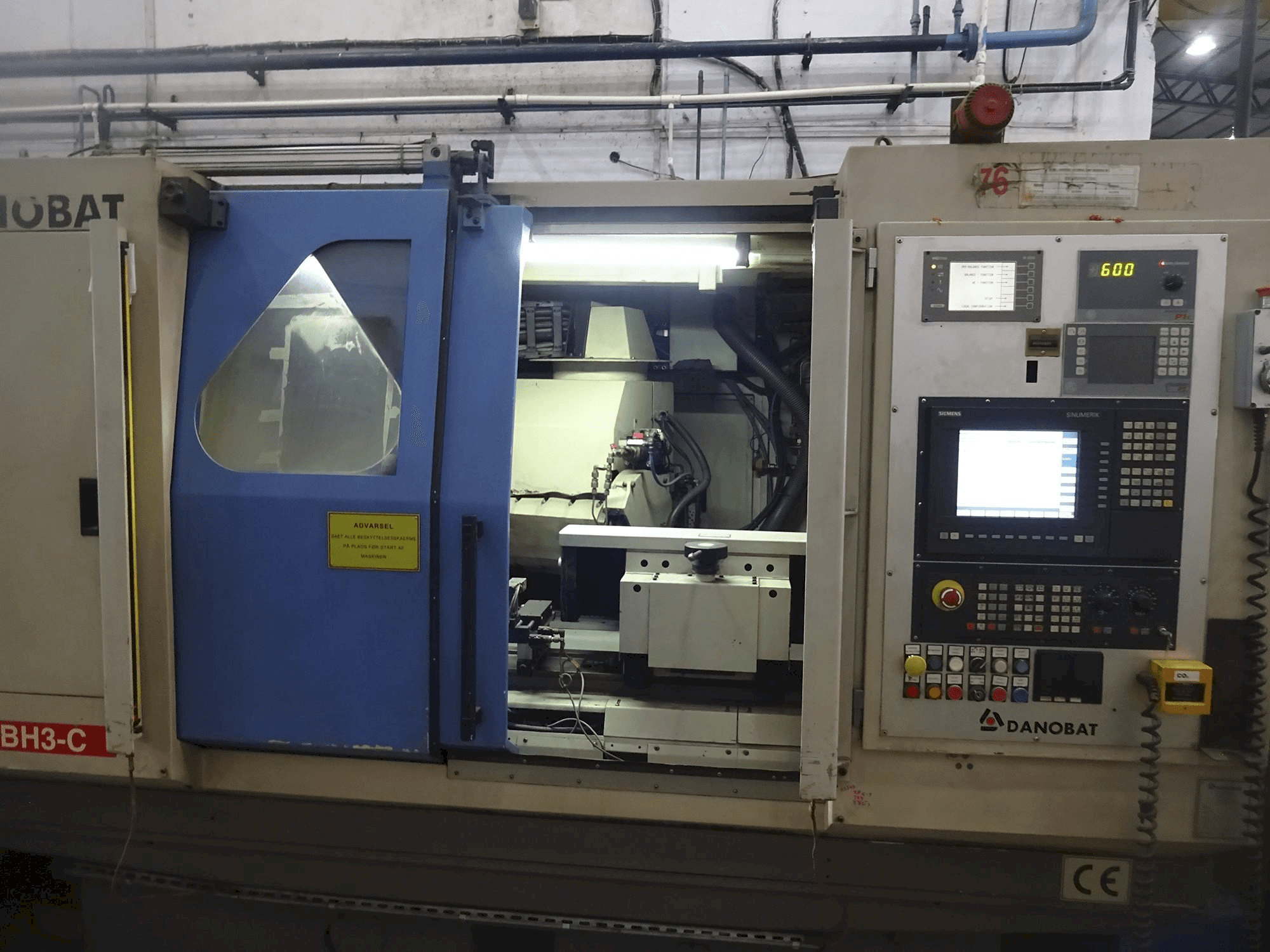 Čelní pohled na DANOBAT G-61-BH3-C stroj