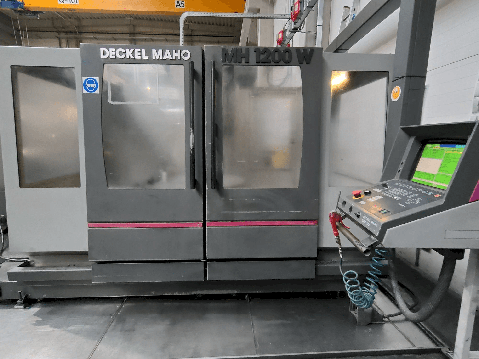 Čelní pohled na Maho MH 1200W stroj