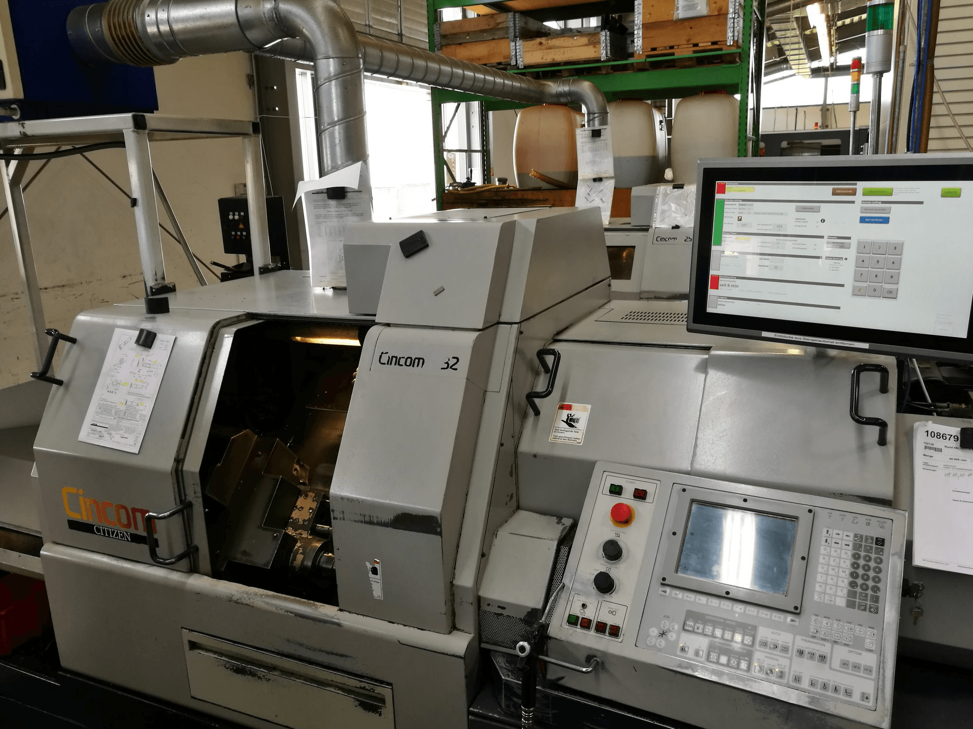 Čelní pohled na CITIZEN CINCOM L32 stroj