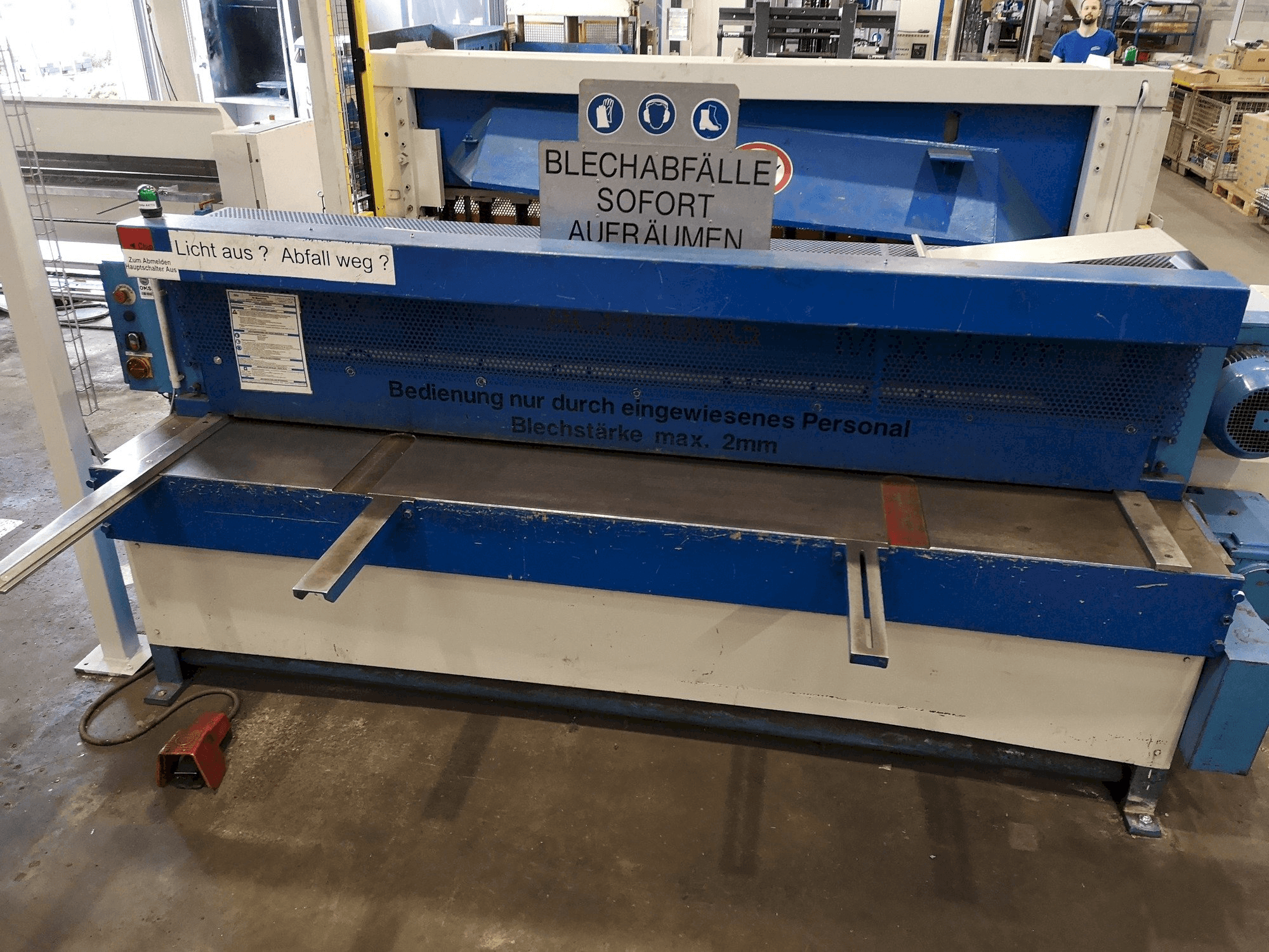 Čelní pohled na KNUTH KMT 2500/3 stroj