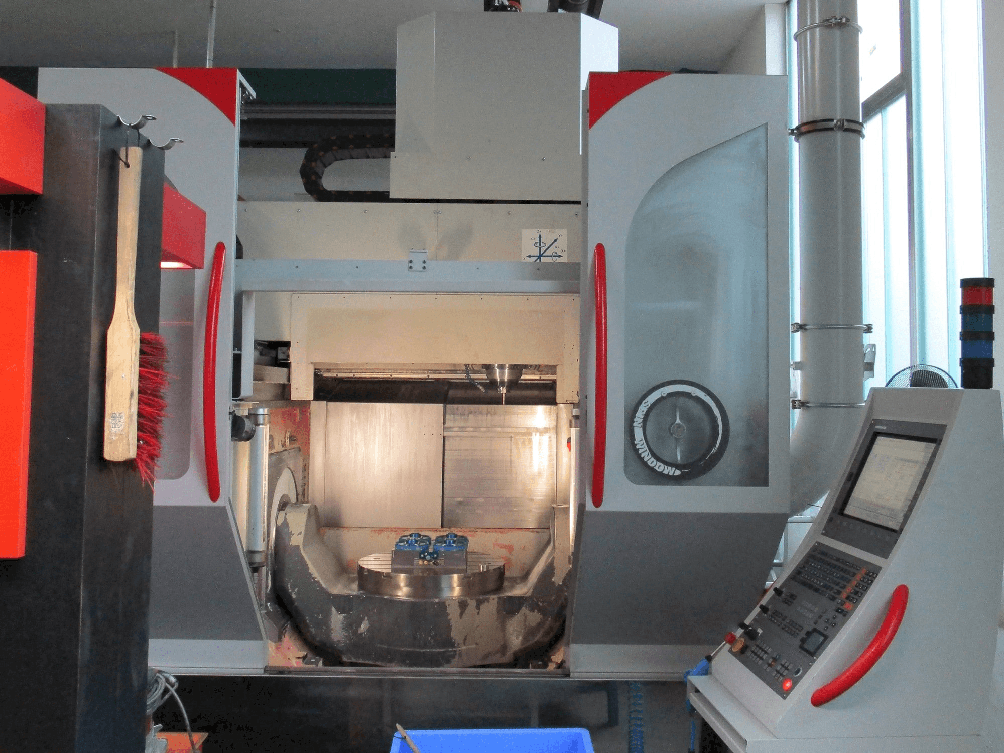 Čelní pohled na POS POSmill H 630 U stroj