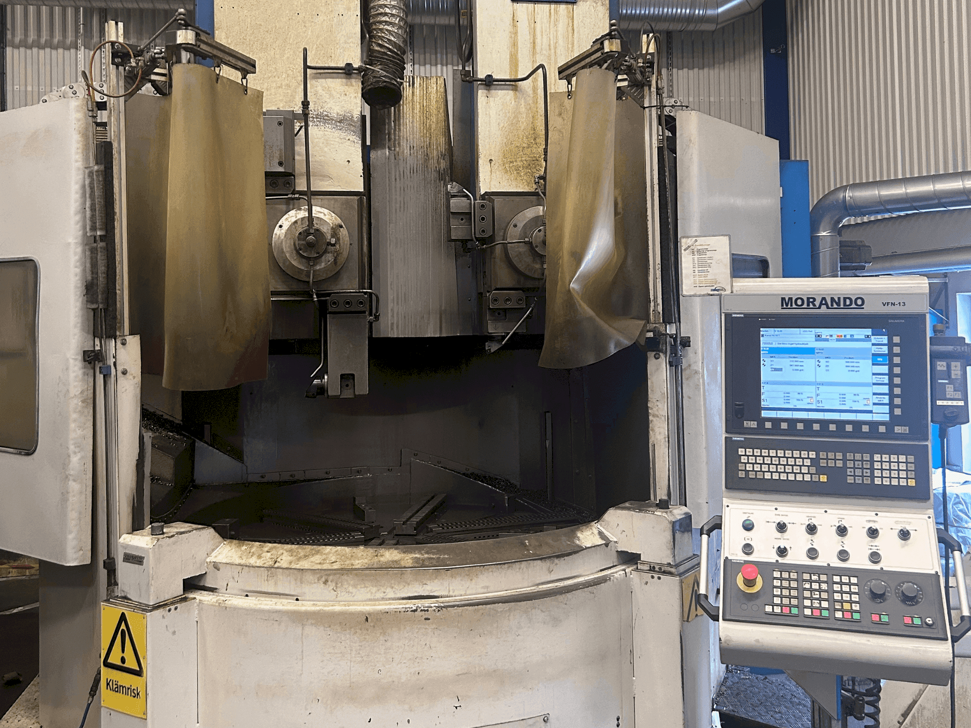 Čelní pohled na MORANDO VFN13 stroj