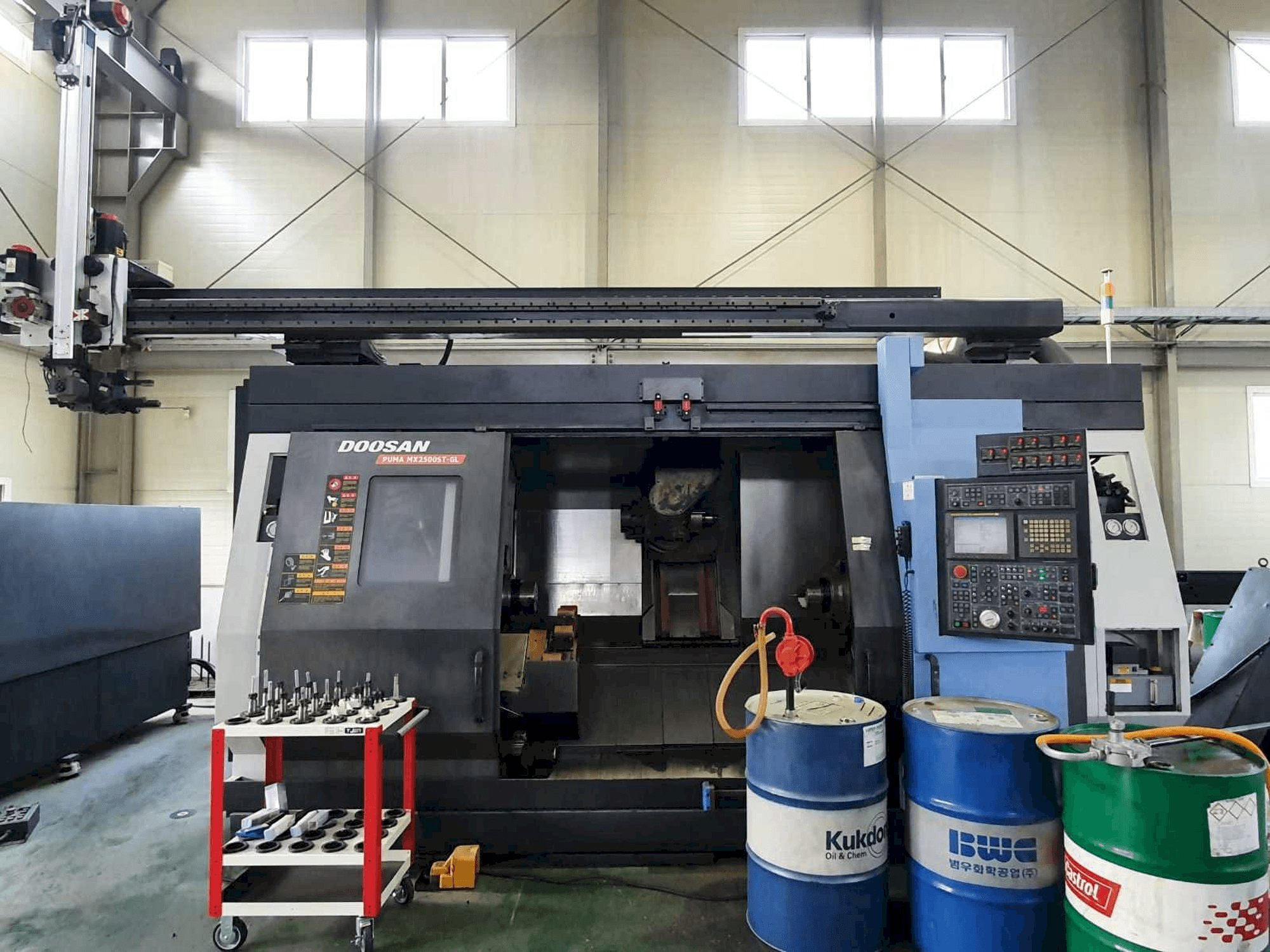 Čelní pohled na Doosan Puma MX2500ST-GL stroj