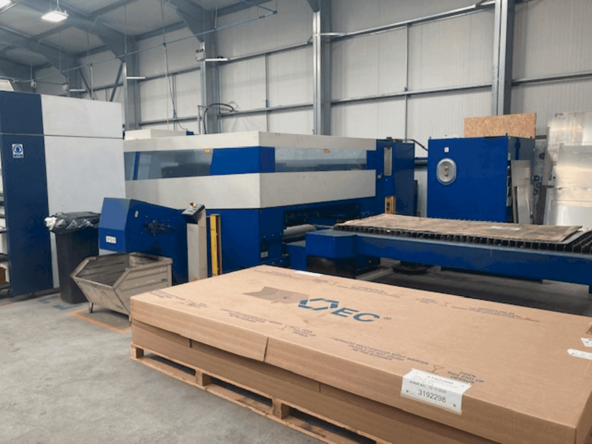 Čelní pohled na TRUMPF Trulaser 5030 stroj