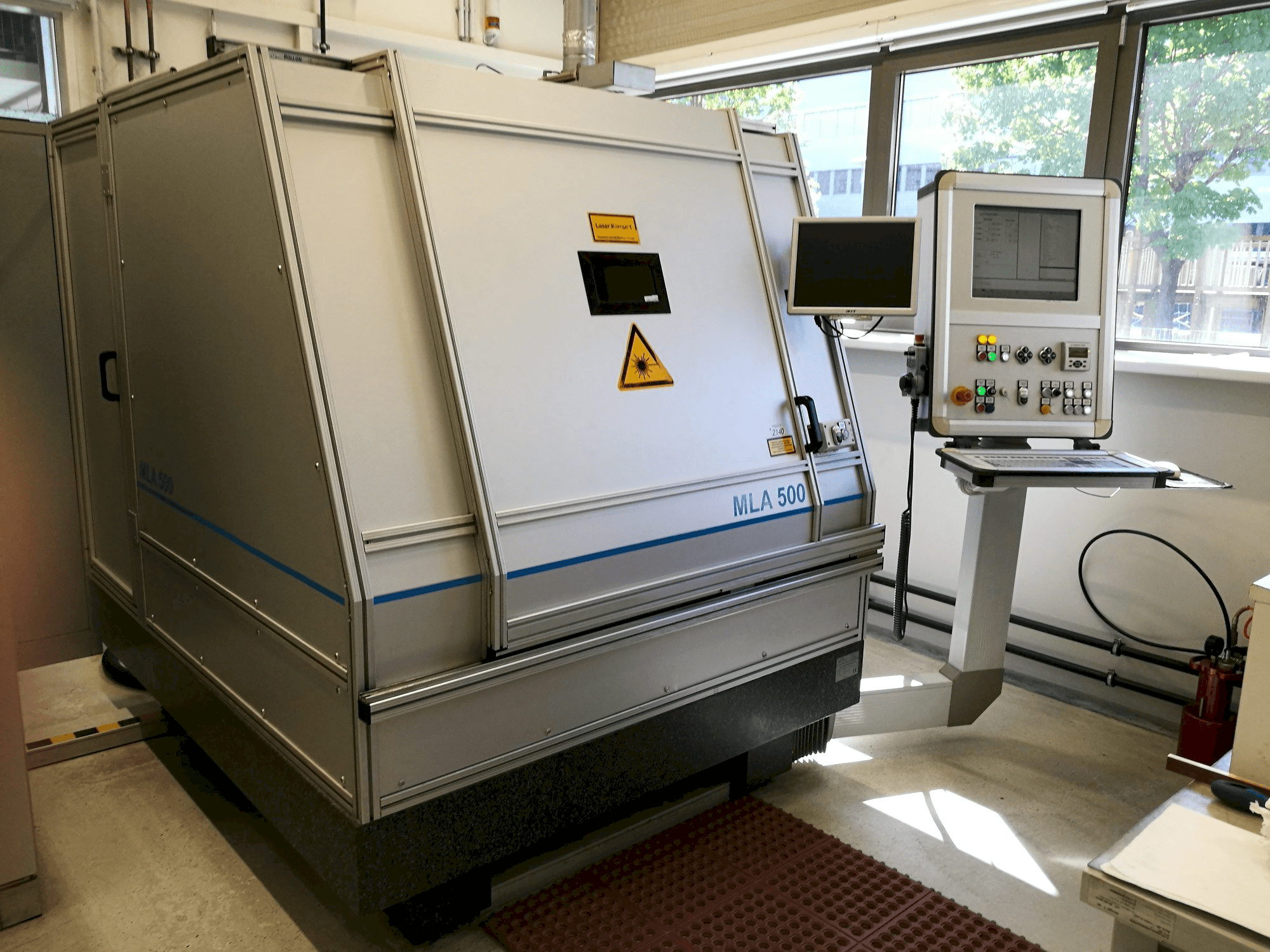 Čelní pohled na LLT APPLIKATION MLA 500 stroj