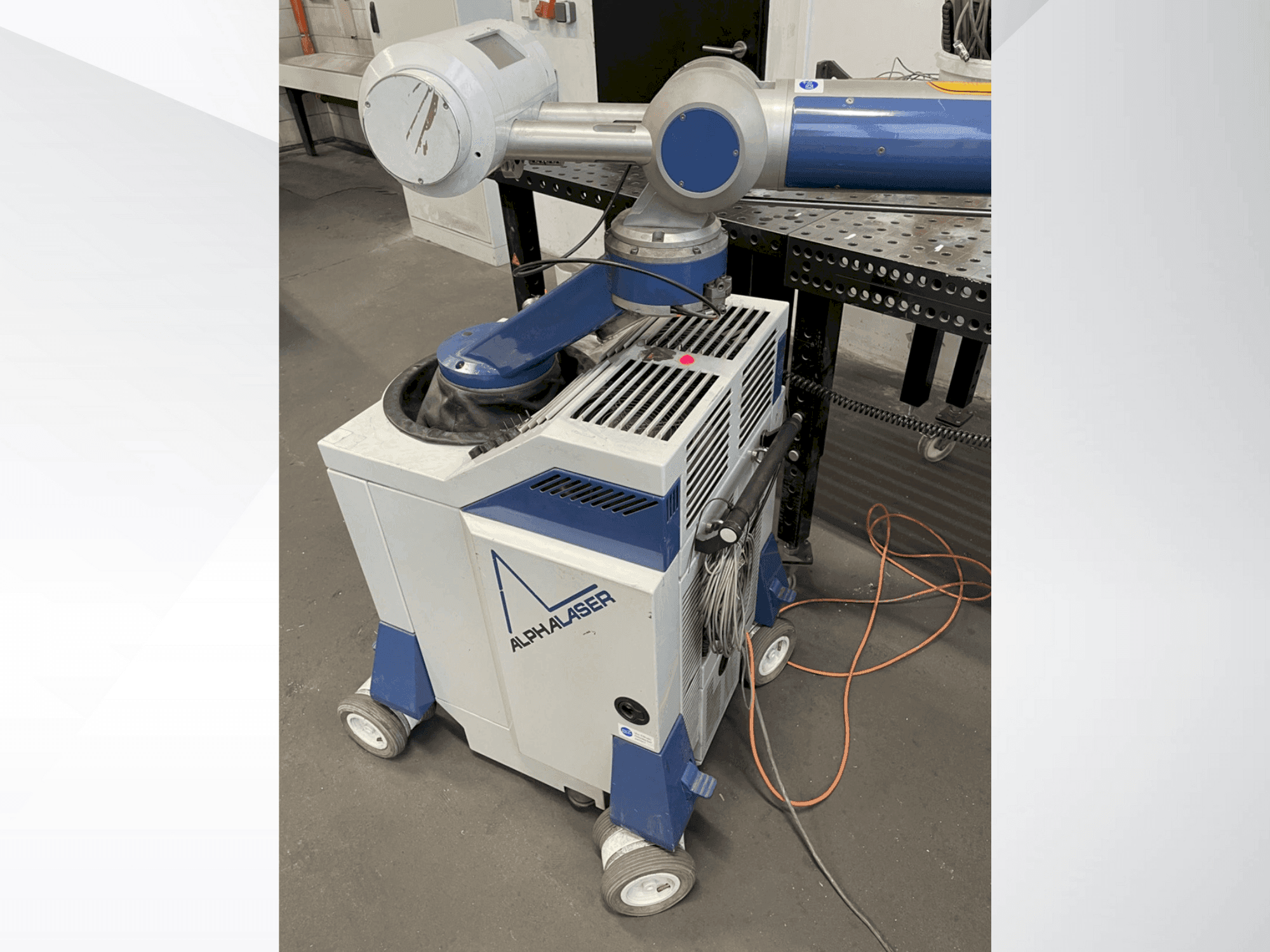 Čelní pohled na ALPHA LASER ALM 150 stroj