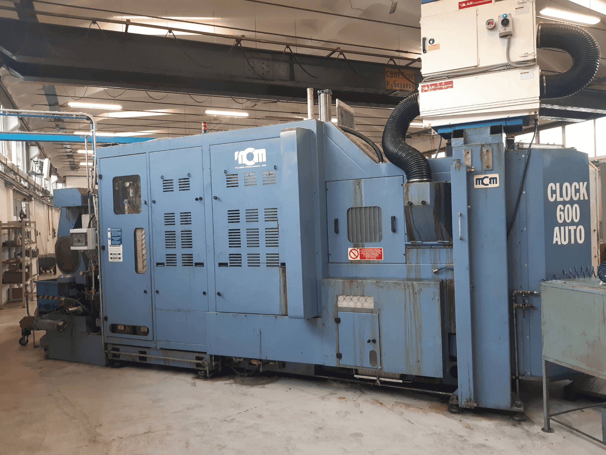 Čelní pohled na MCM Clock 600 Auto stroj