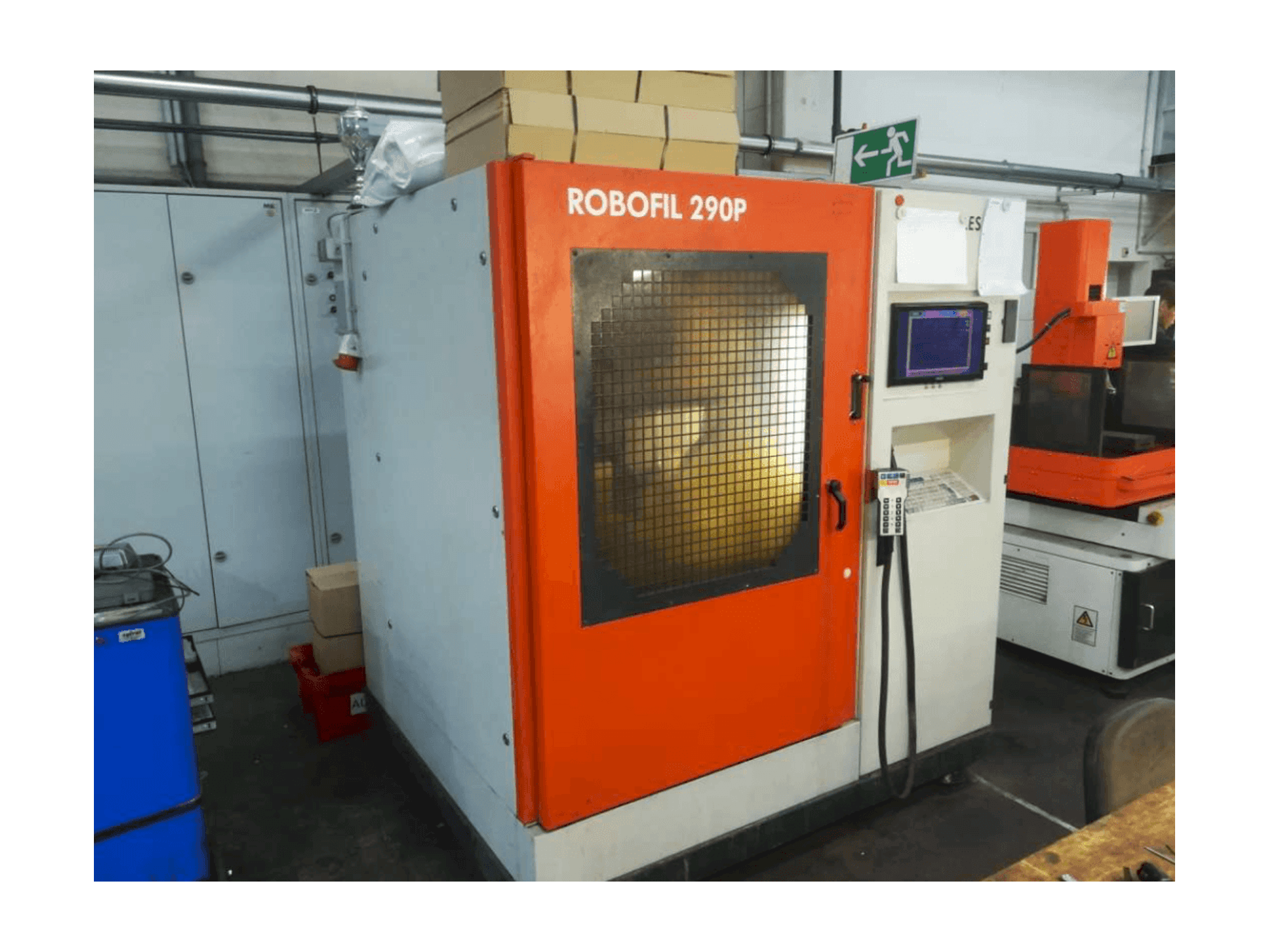 Čelní pohled na CHARMILLES Robofil 290 P stroj