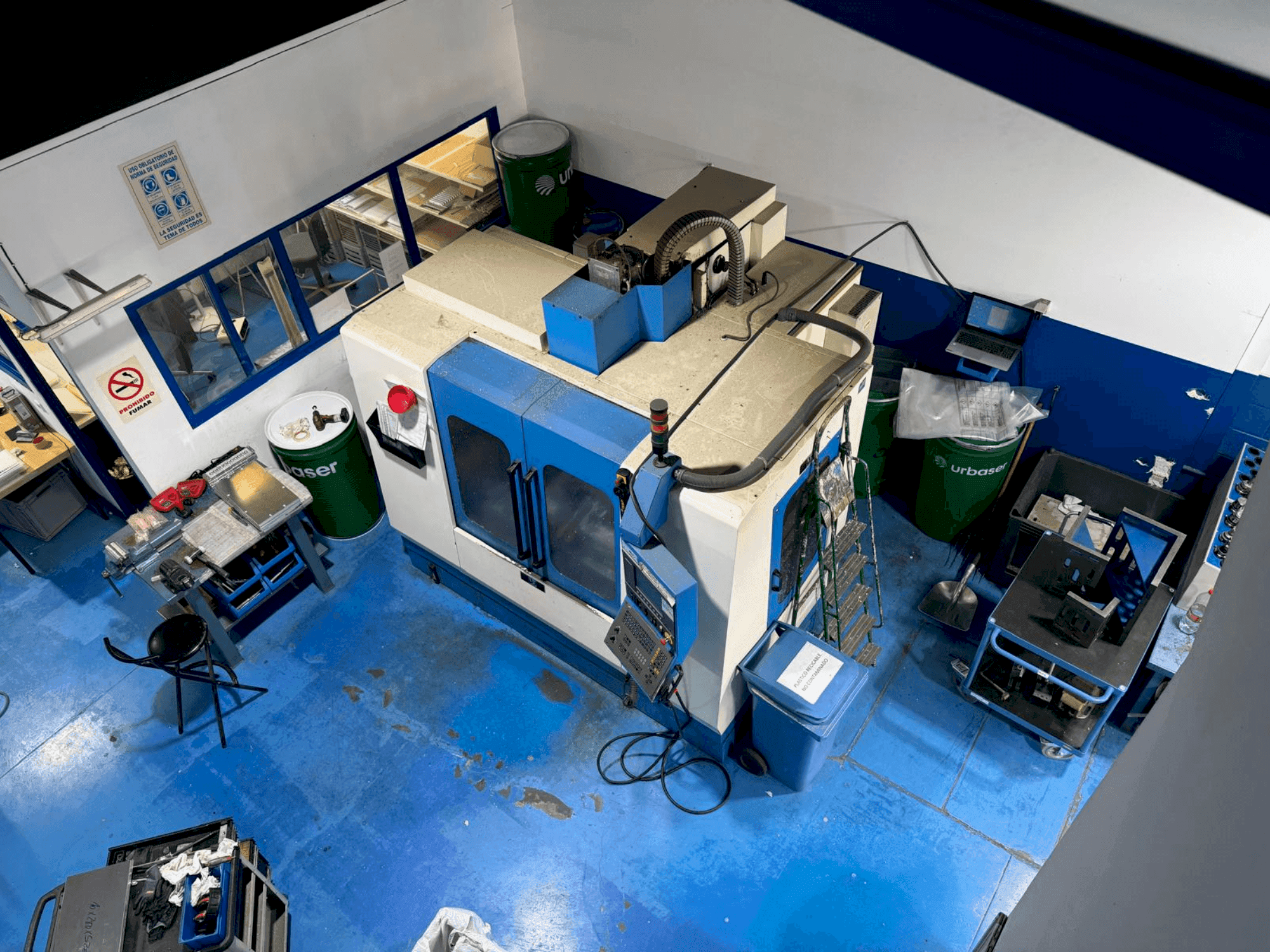 Čelní pohled na LAGUN GVC 1000 stroj