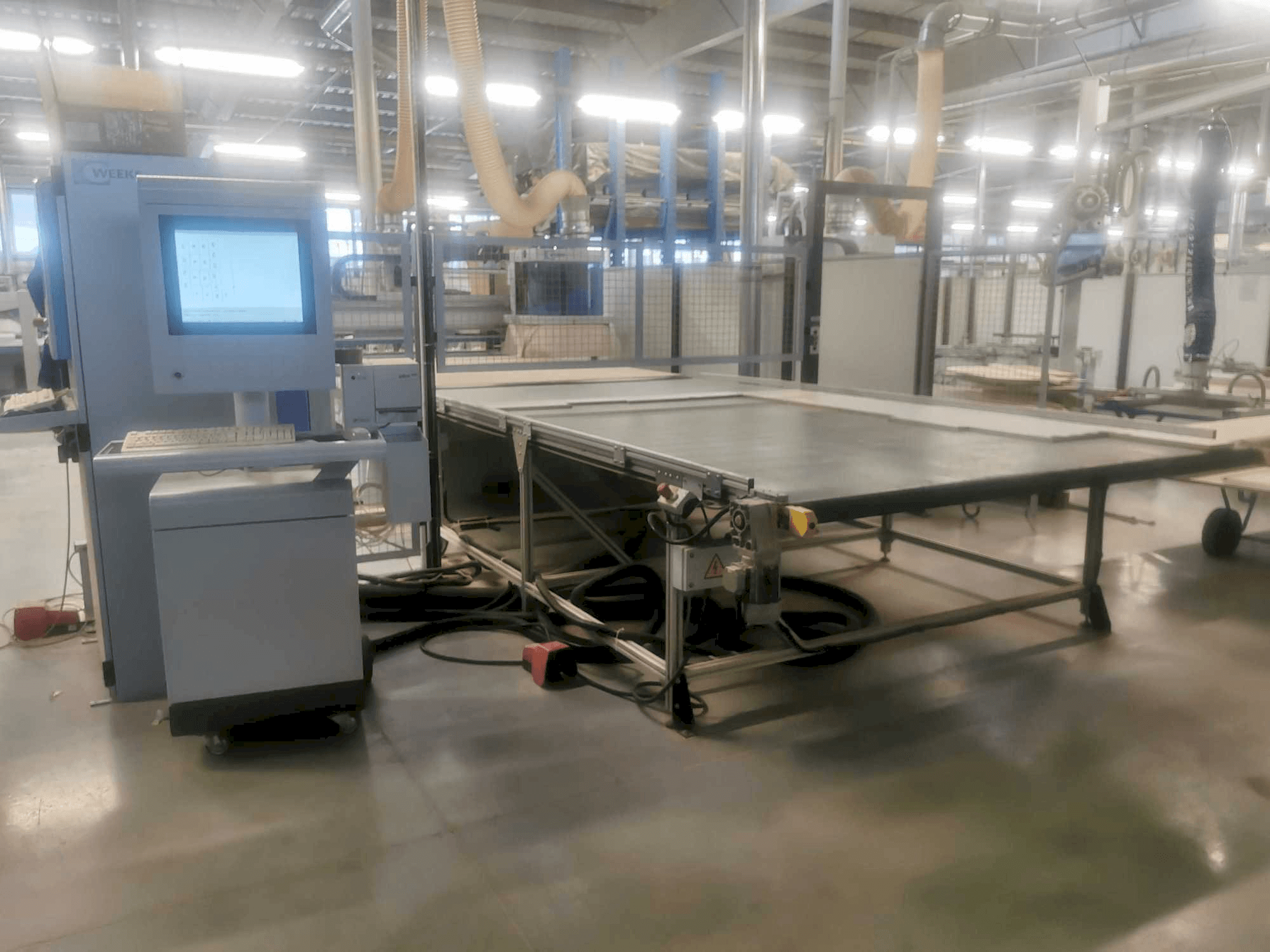 Čelní pohled na HOMAG Vantage 28M stroj