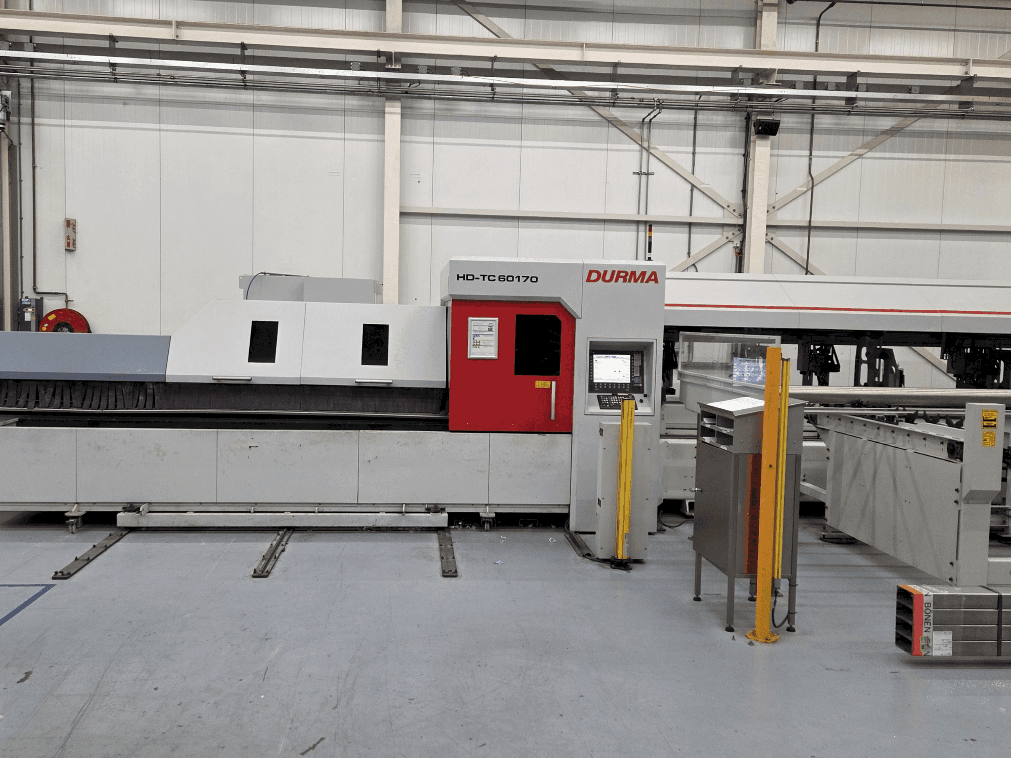 Čelní pohled na Durma HD-TC60170 stroj