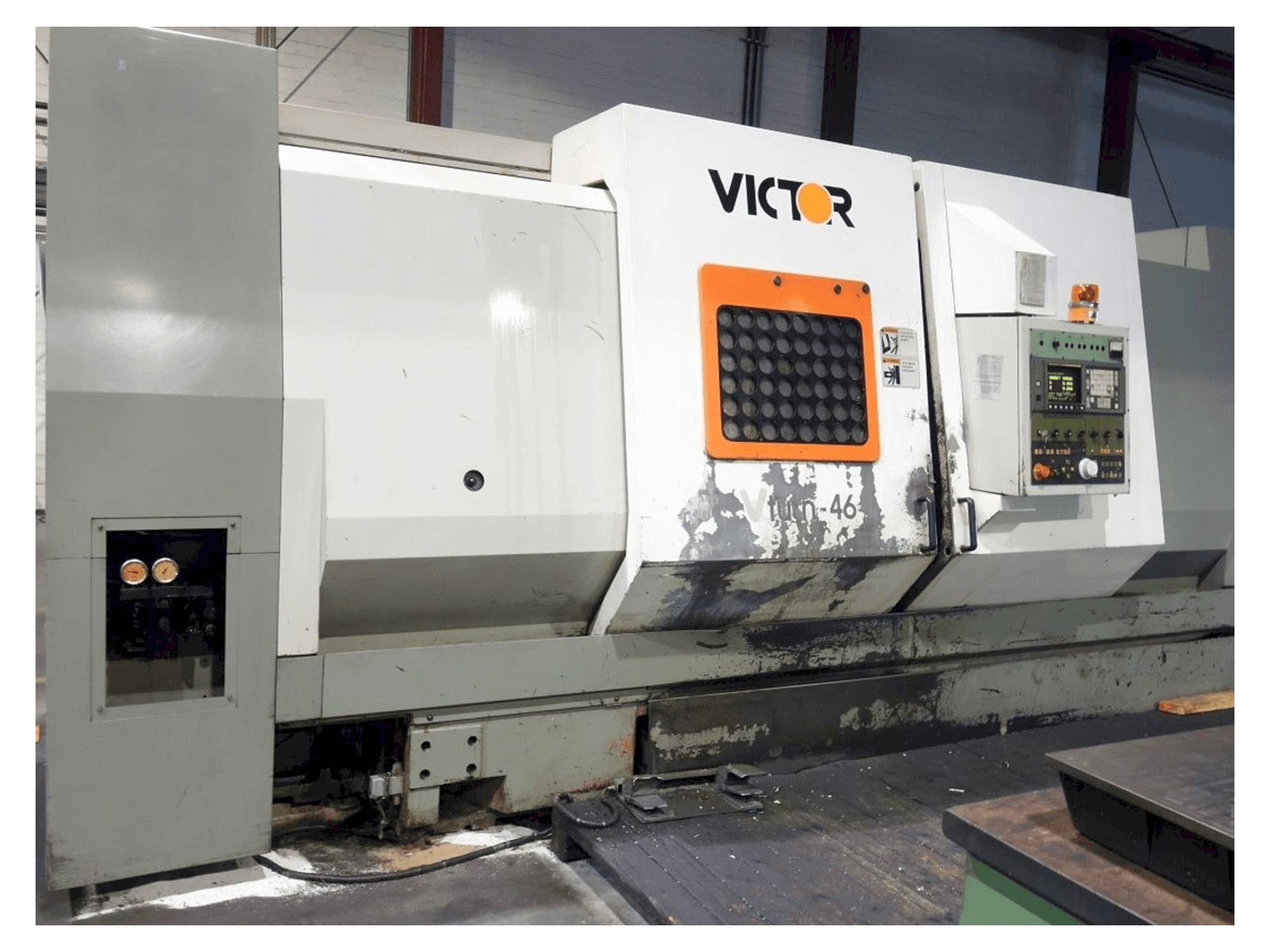 Čelní pohled na Victor V Turn 46 (1997) stroj
