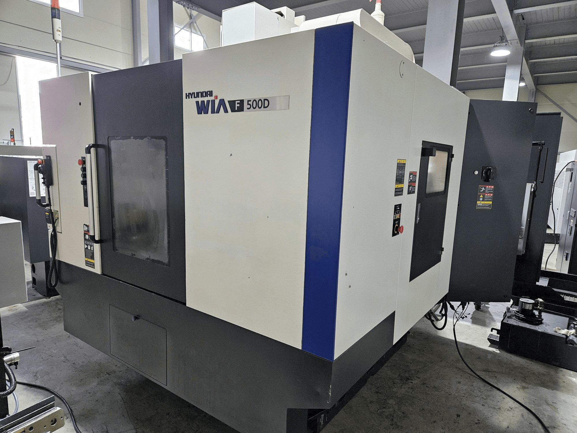 Čelní pohled na Hyundai Wia Wia F500D stroj