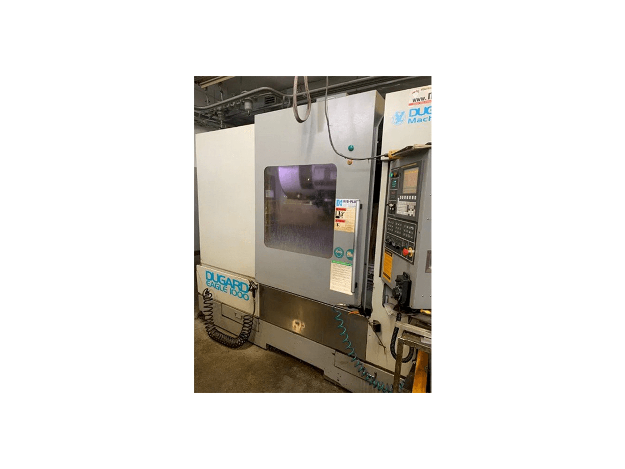 Čelní pohled na Dugard Eagle 1000 stroj