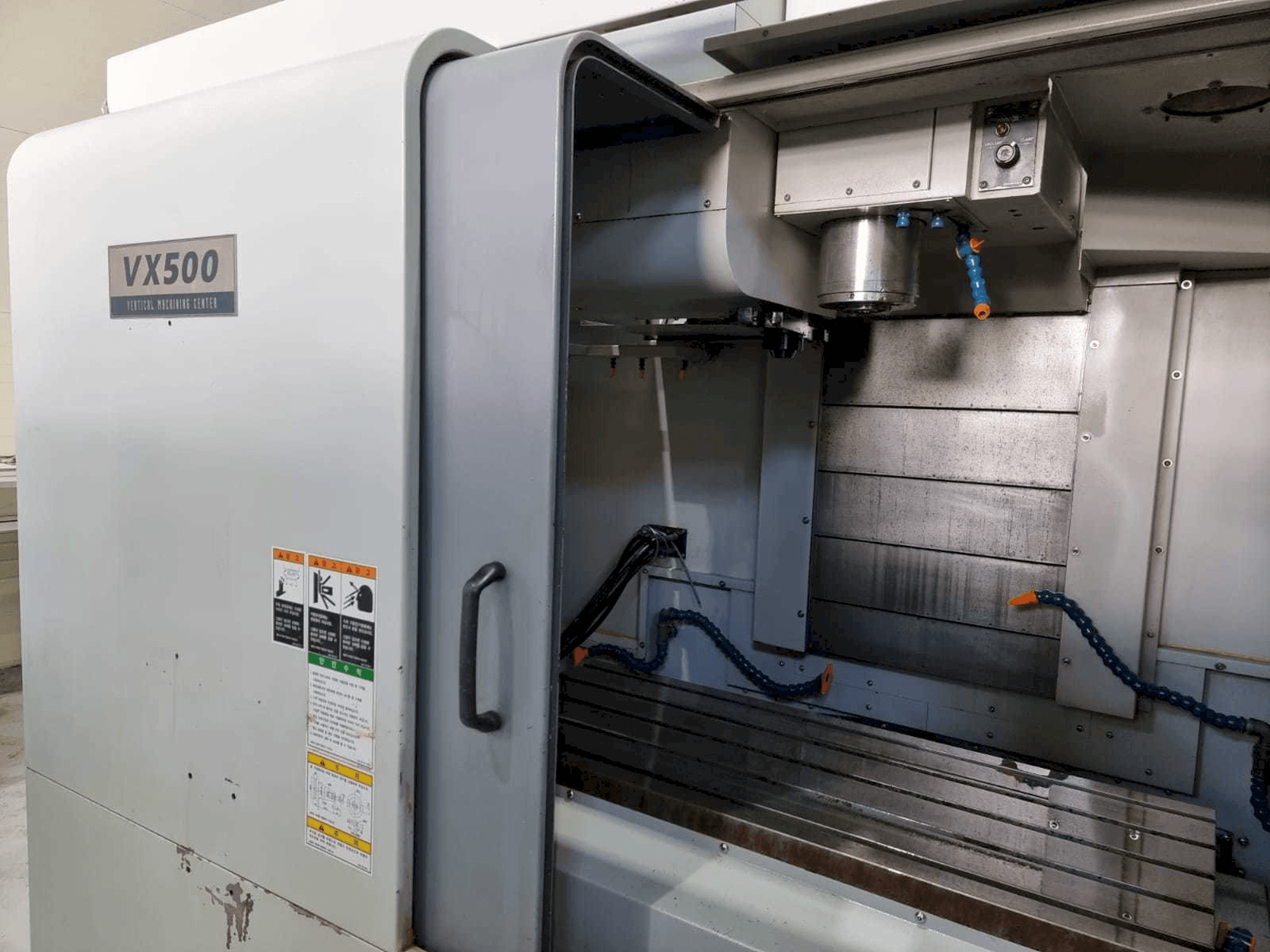 Čelní pohled na Hyundai Wia VX500 stroj