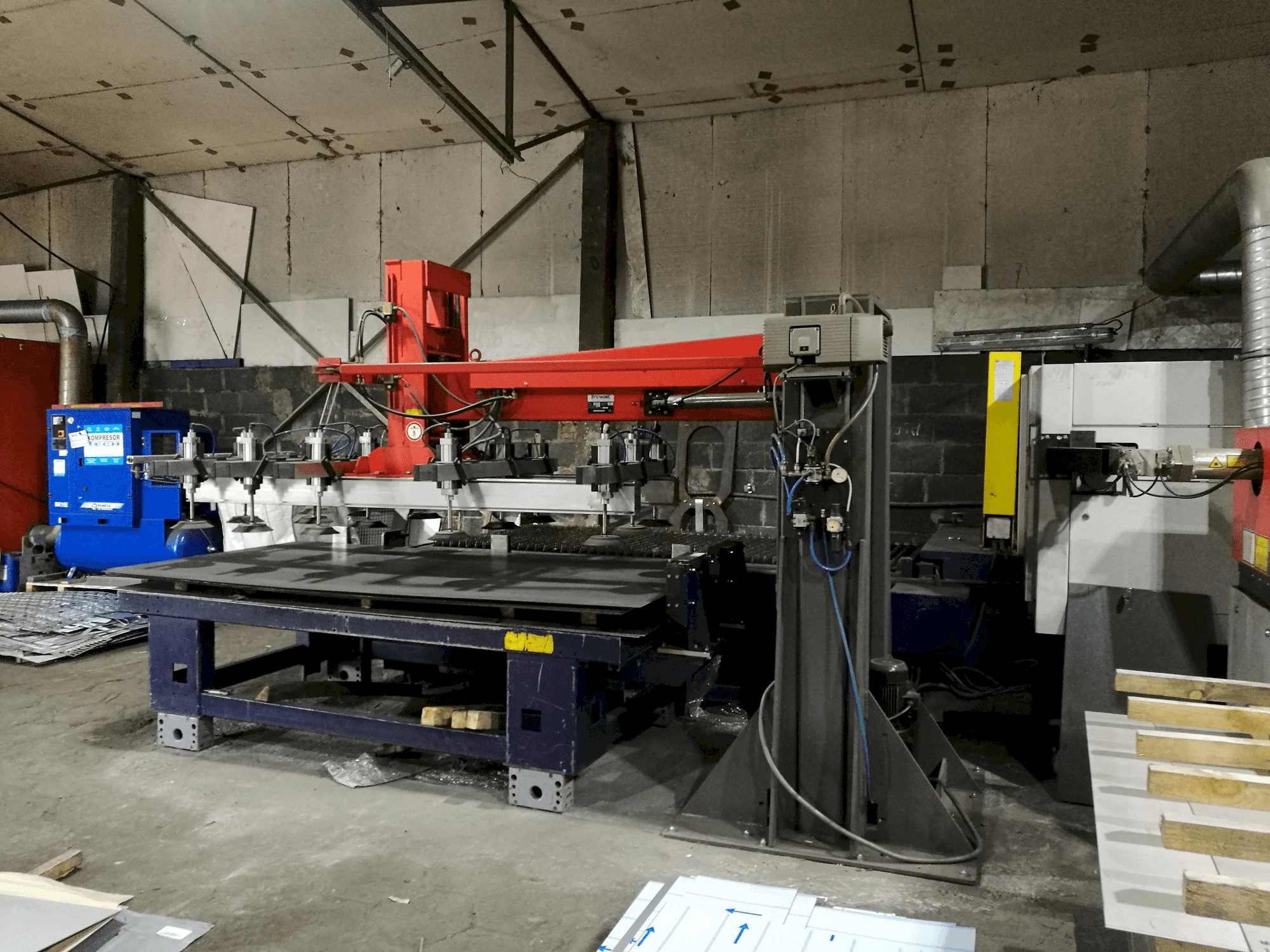 Čelní pohled na Bystronic Bysprint 3015 stroj