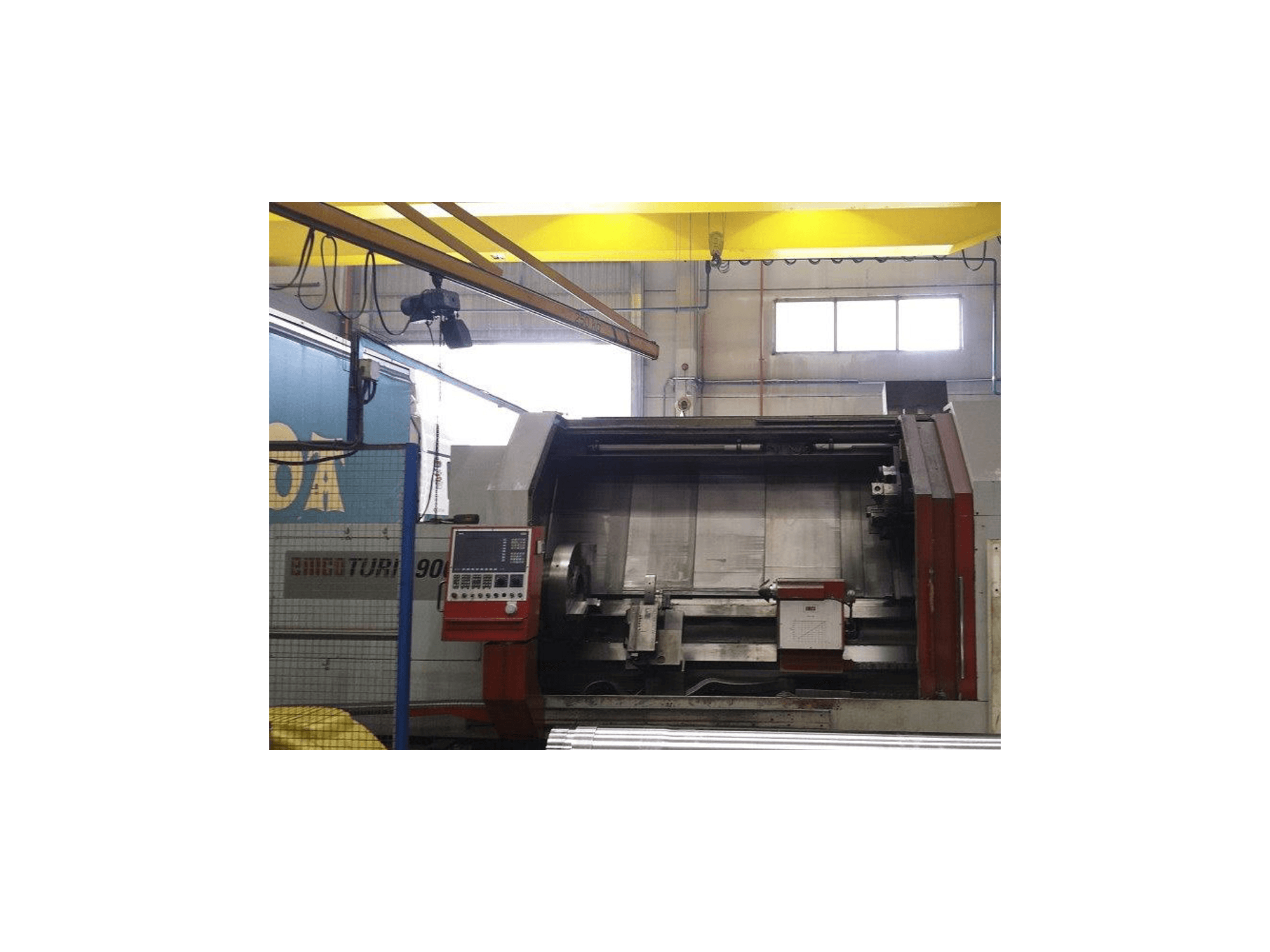 Čelní pohled na EMCO EMCOTURN 900 stroj