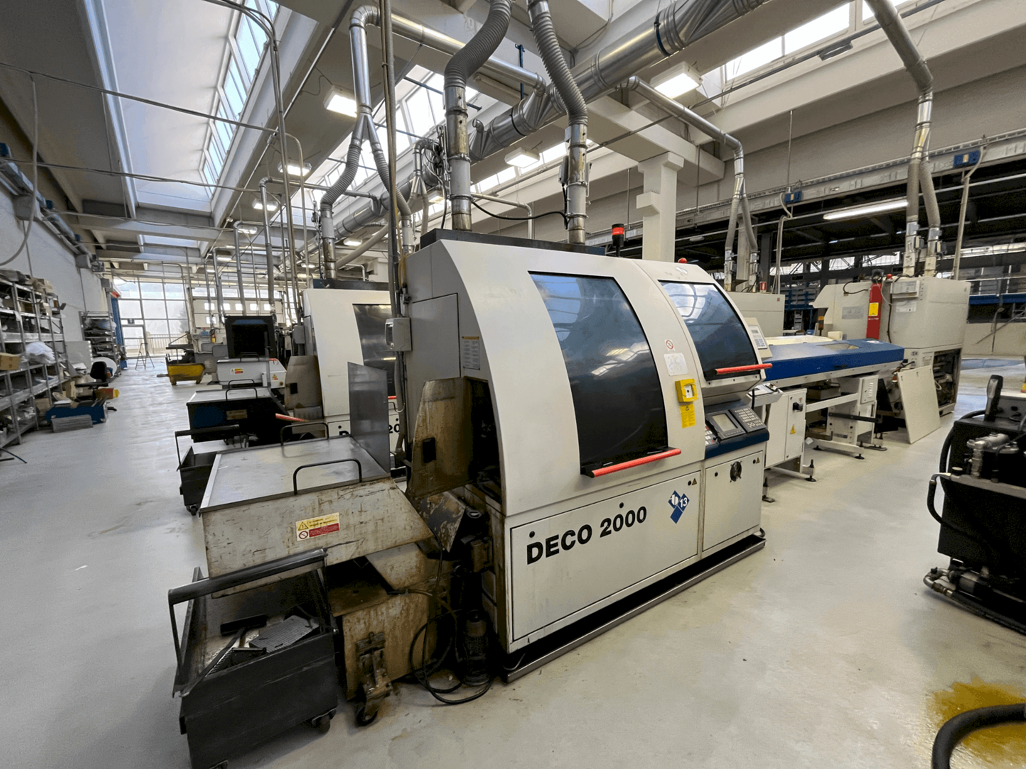 Čelní pohled na TORNOS DECO 2000/13 stroj